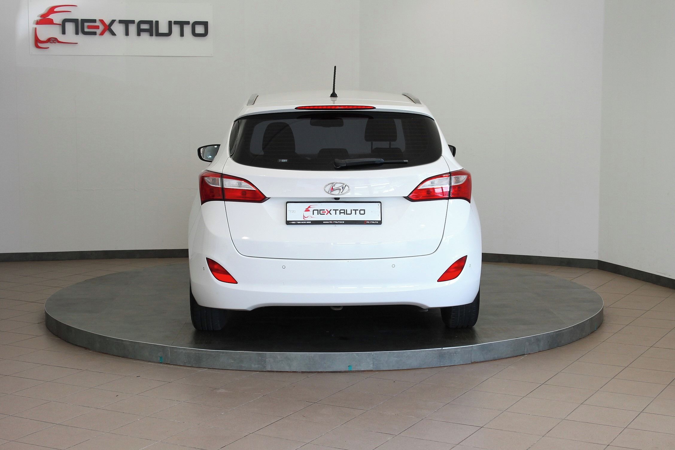 Hyundai i30, 1.6 CRDi 81kW  COMFORT, ČR - fotka 4