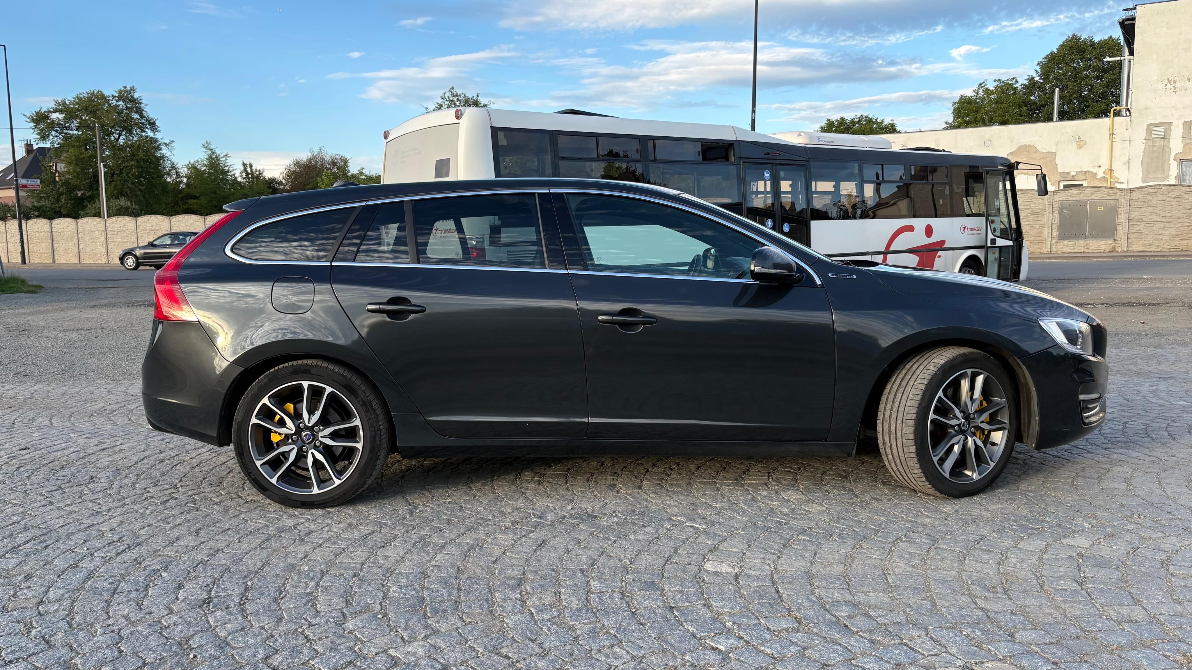 Volvo V60, Volvo V60 D6 PHEV - fotka 2
