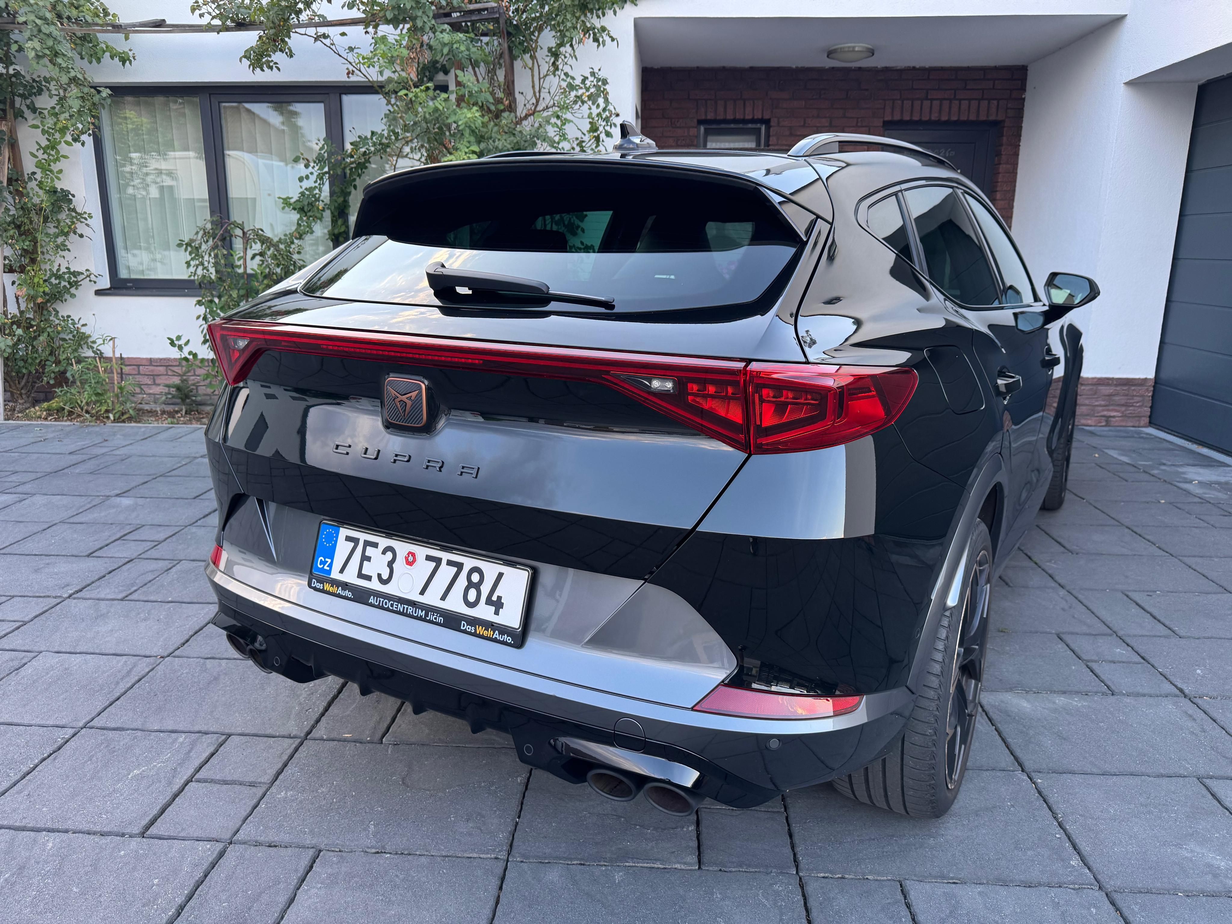 Cupra Formentor, 2.0TSI, 228kW, 42.000km - fotka 3