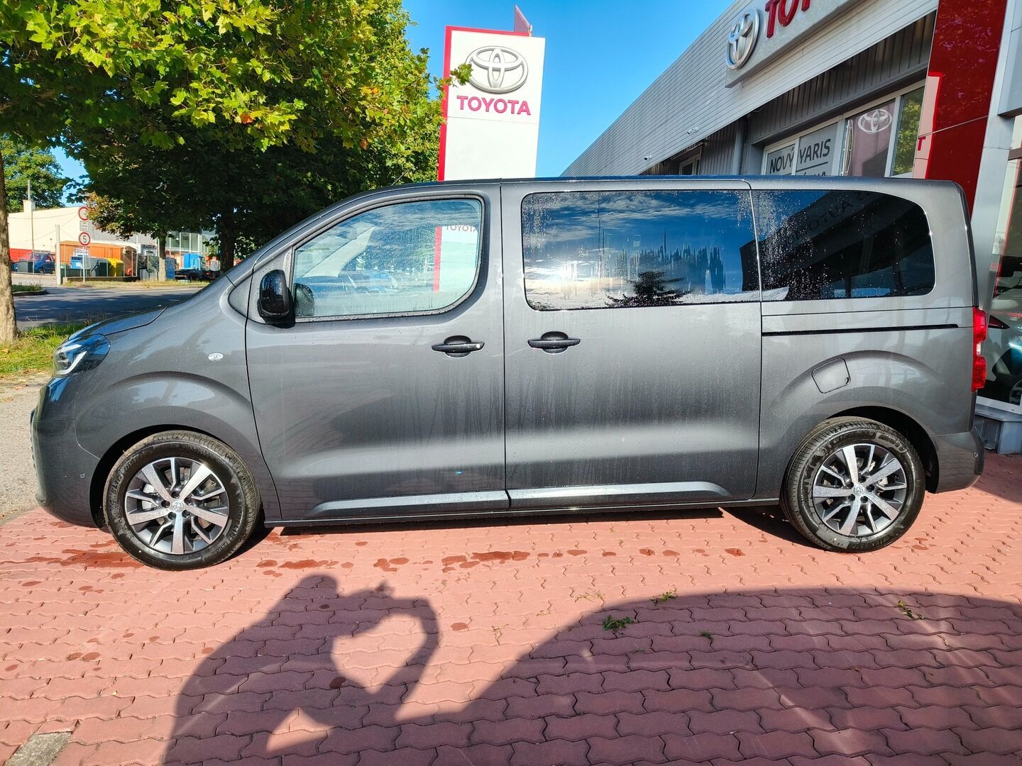 Toyota Proace Verso, L1 krátká 2.2 nafta 150 koní - fotka 2