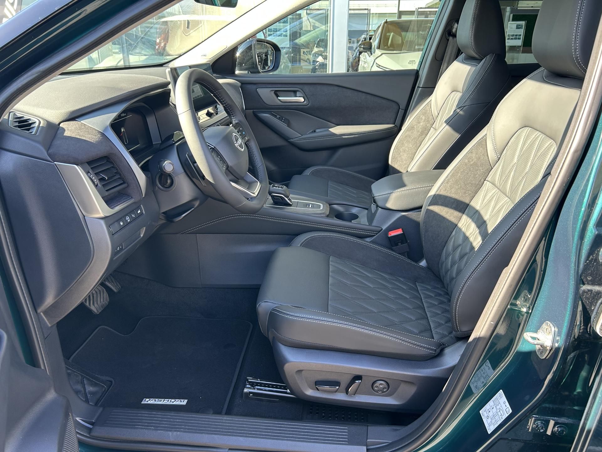 Nissan Qashqai, Tekna Plus 1.3 DIG-T 116kw Aut - fotka 5