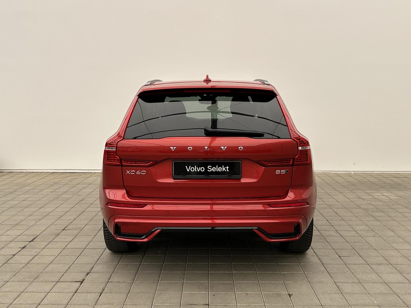 Volvo XC60, 2.0 B5 184kW 4x4  Plus - fotka 5
