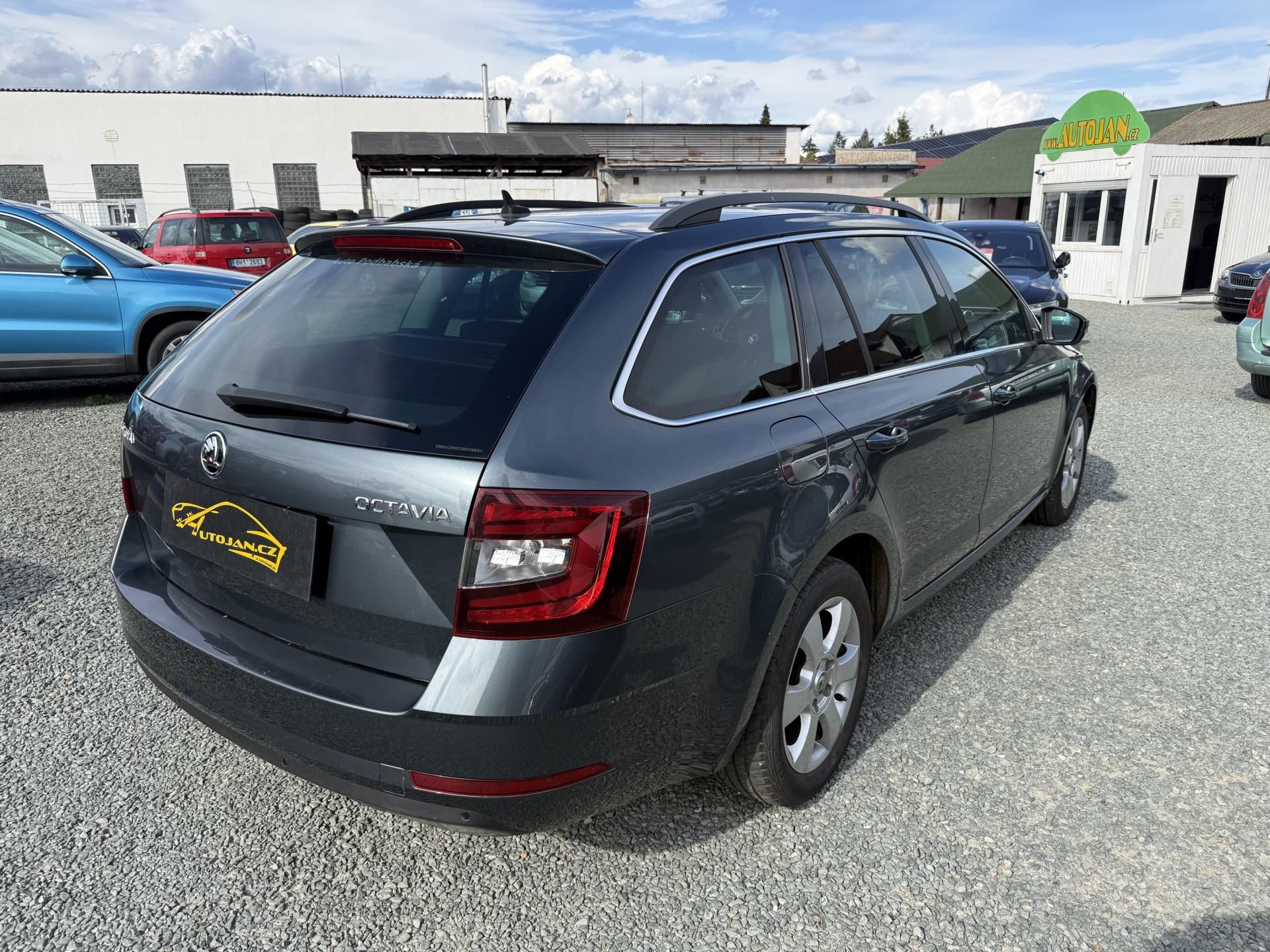 Škoda Octavia, 1.6 TDI DSG STYLE - fotka 6