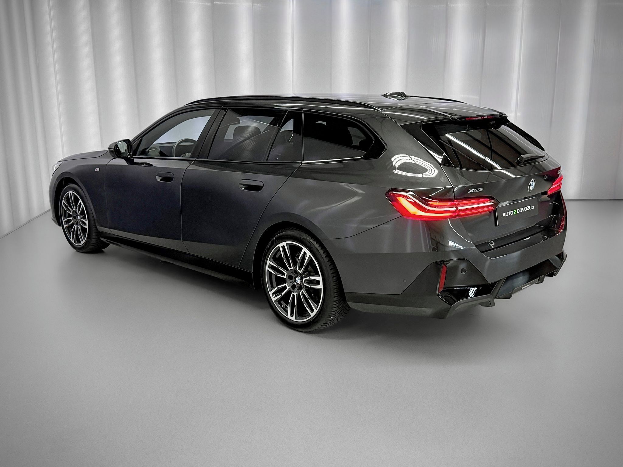 BMW Řada 5, 520d xDrive M-SPORT, HARMAN&KA - fotka 5