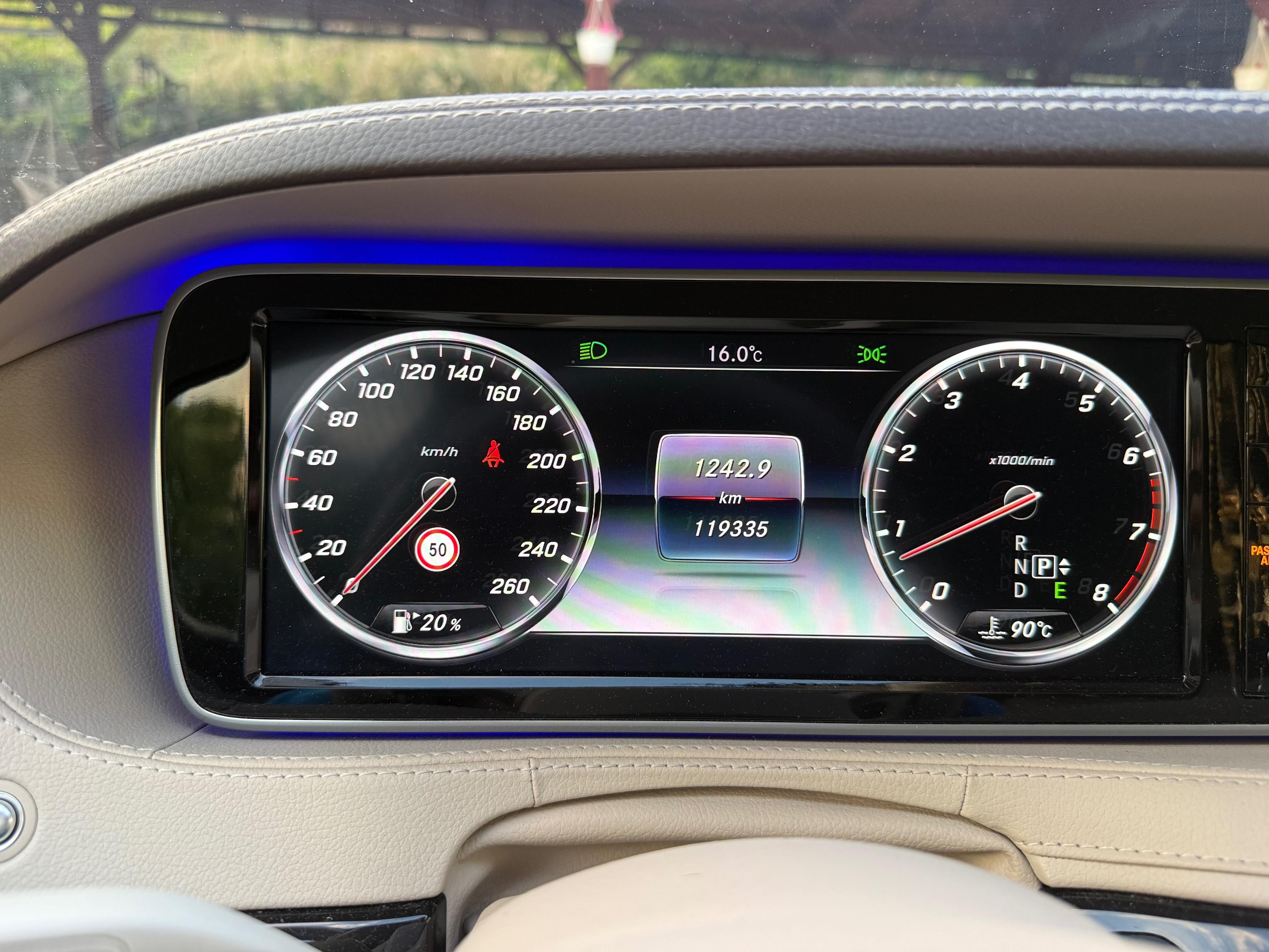 Mercedes-Benz Třídy S, Mercedes-Benz S500L - fotka 4