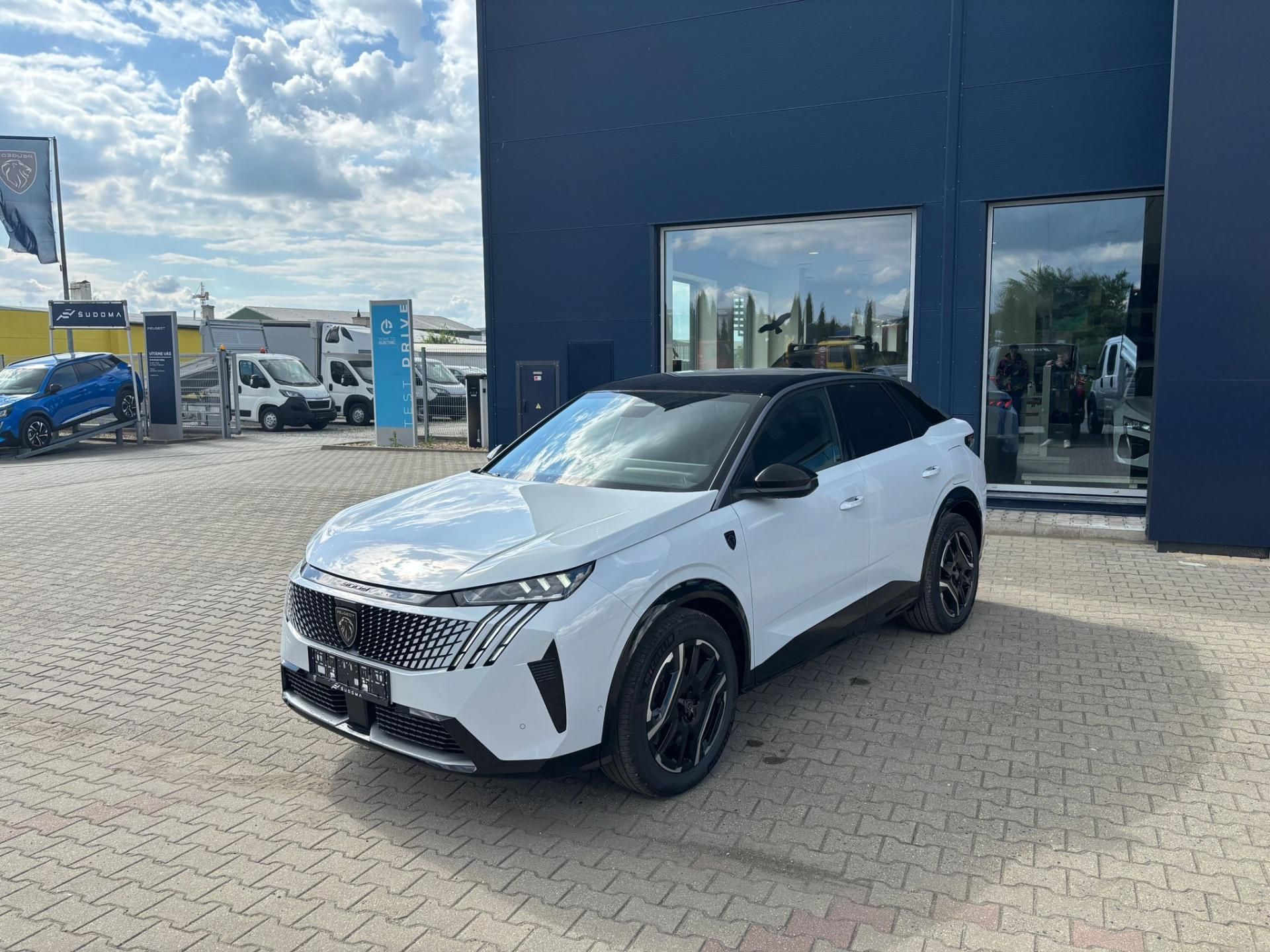 Peugeot 3008, GT Elektromotor 210 k / 73 kWh - fotka 3