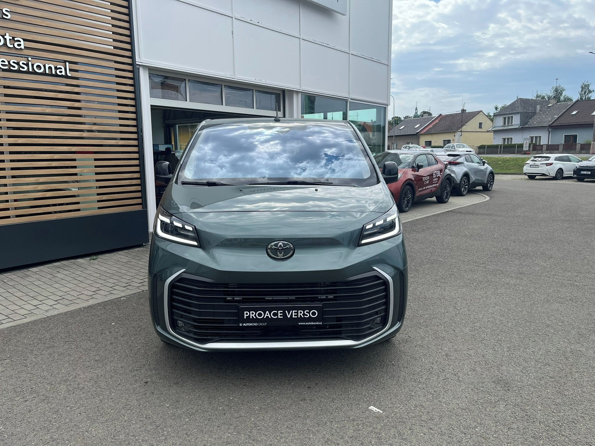 Toyota Proace Verso, 2.2L Business Comfort TAŽNÉ - fotka 2