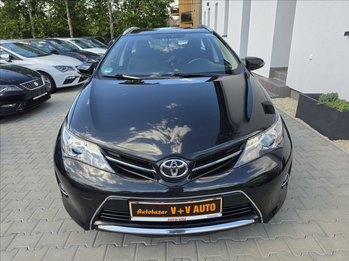 Toyota Auris, 1,6 97 KW Automat kamera navi - fotka 2
