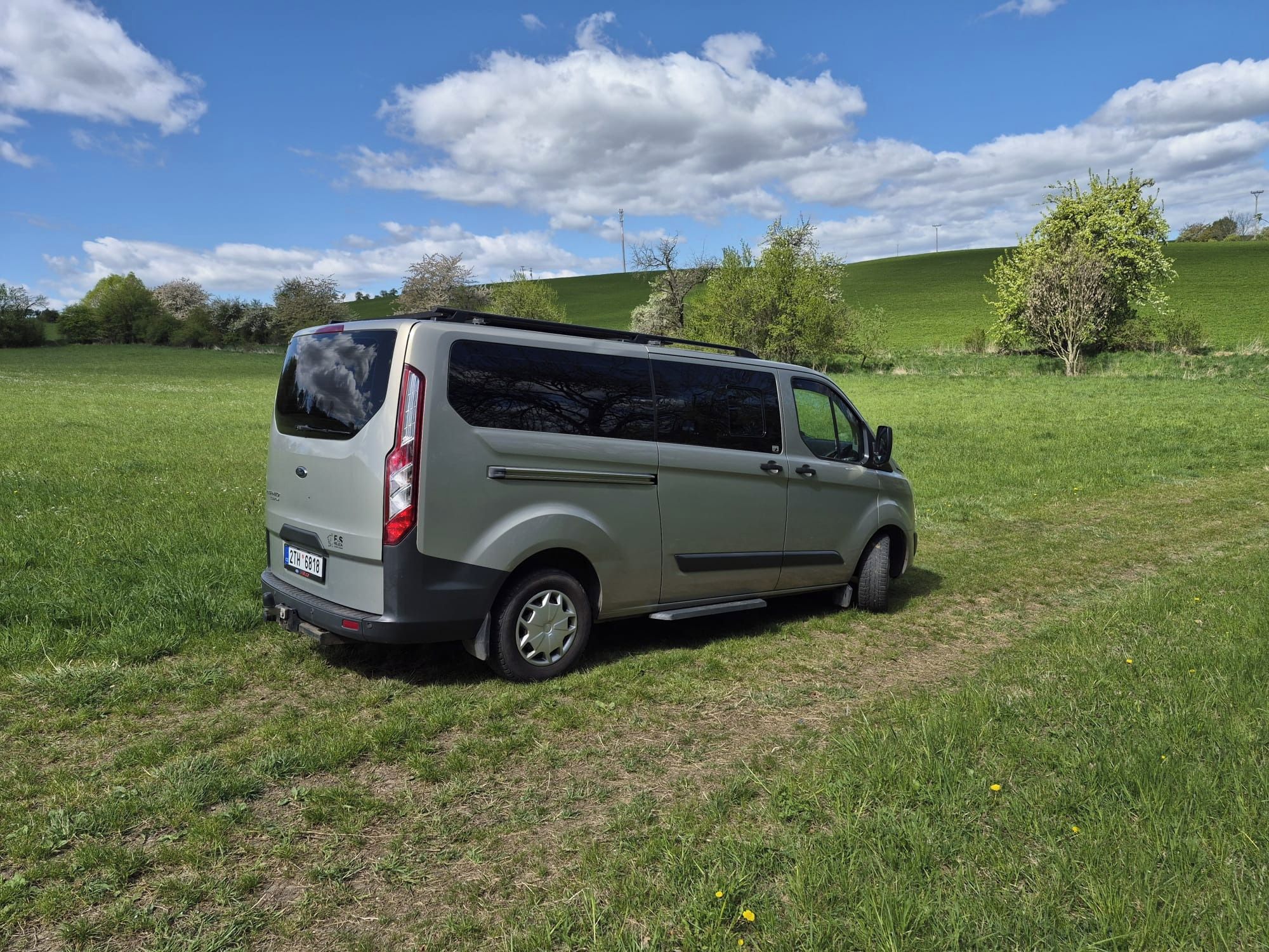 Ford Tourneo Custom, 2.2TDCi, L2 - hagusy, vestavba - fotka 3