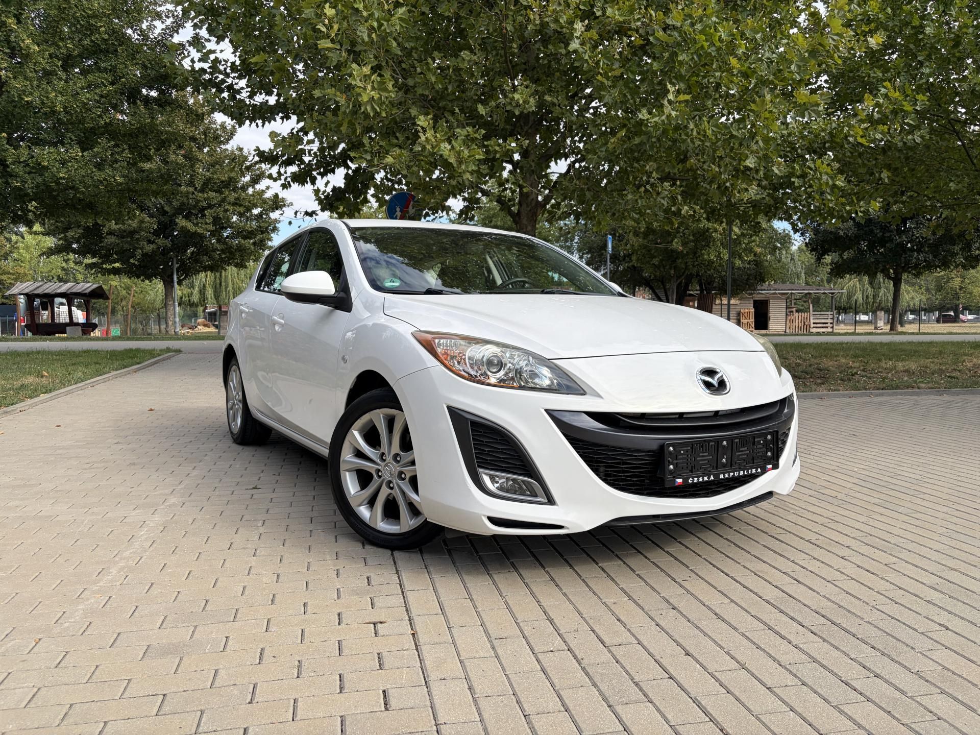 Mazda 3, 1.6 90th Anniversary - fotka 2
