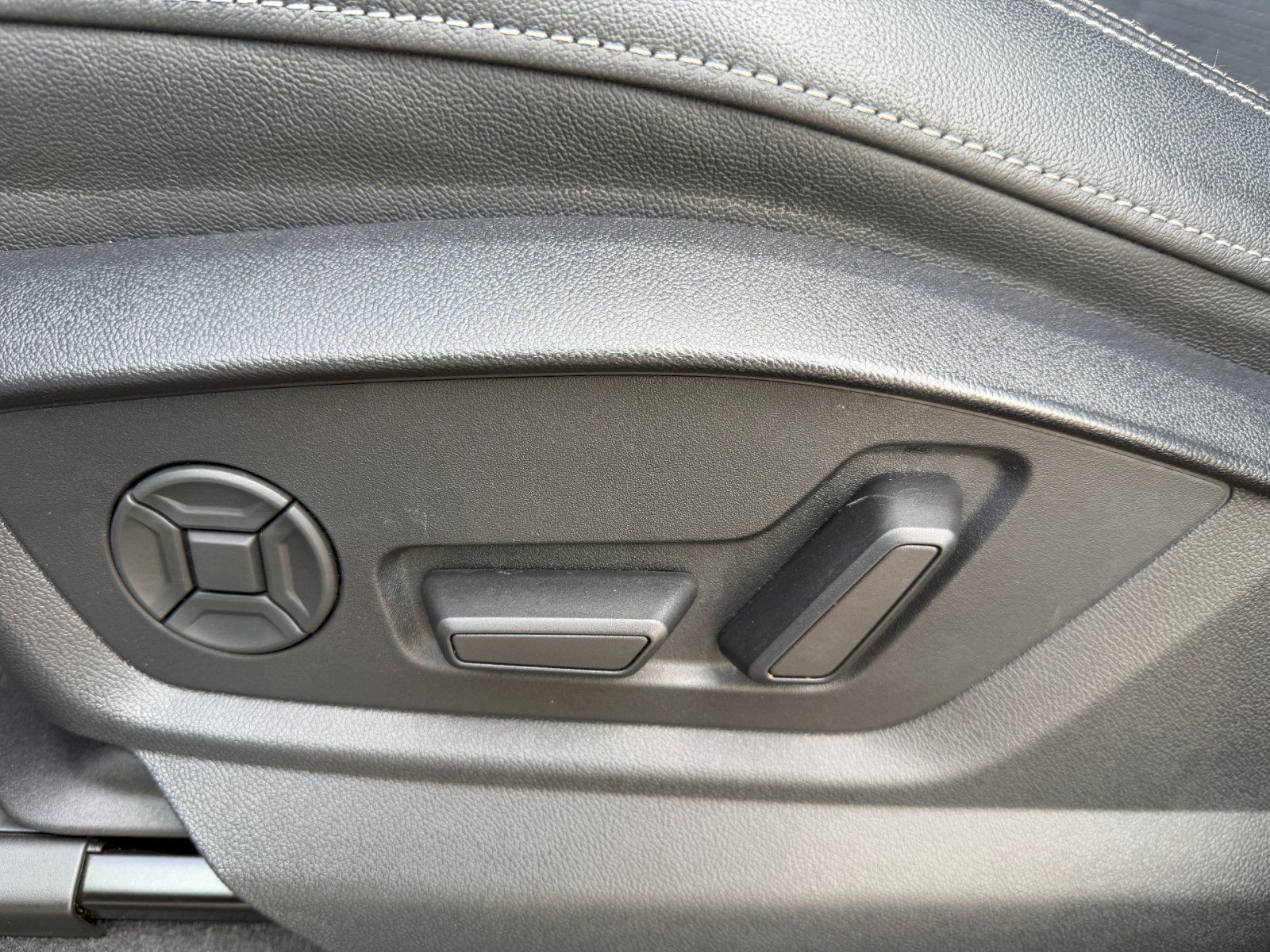 Audi Q8, 50 TDI 210kW Quattro S-LINE - fotka 6