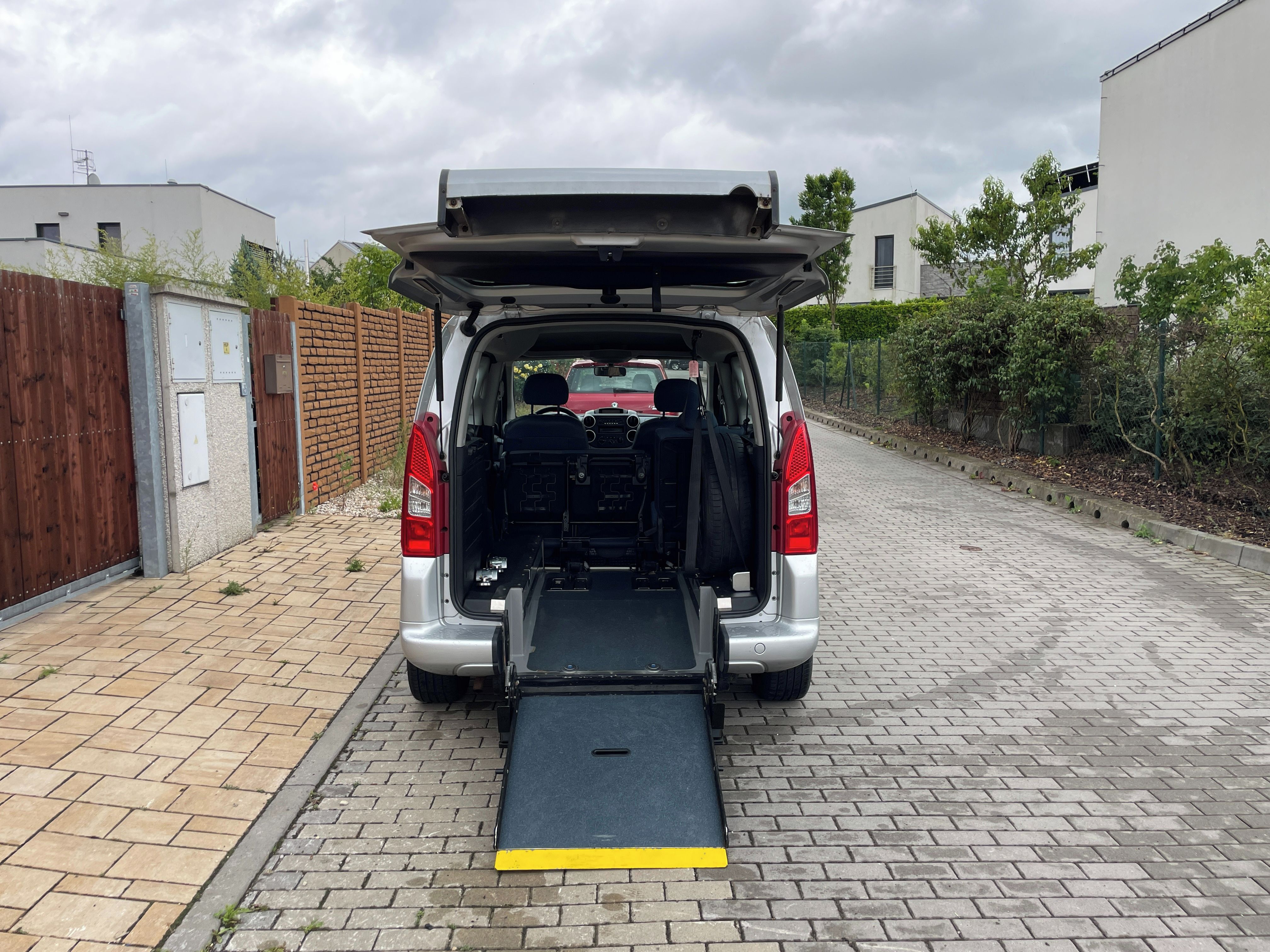 Citroën Berlingo, PRO PŘEVOZ VOZÍČKÁŘE - fotka 2