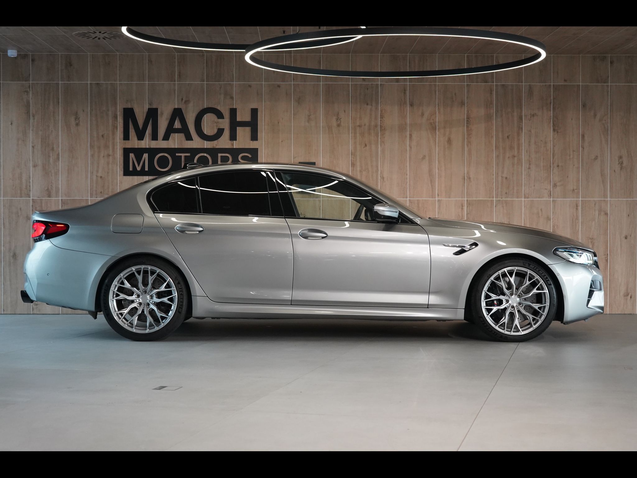 BMW M5, Masáž, Ventilace, H/K, Head-up - fotka 6