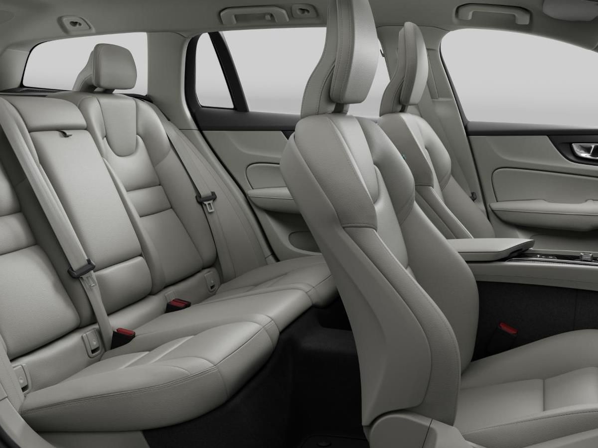 Volvo V60, 2.0B4 FWD 145kW PLUS BRIGHT - fotka 4