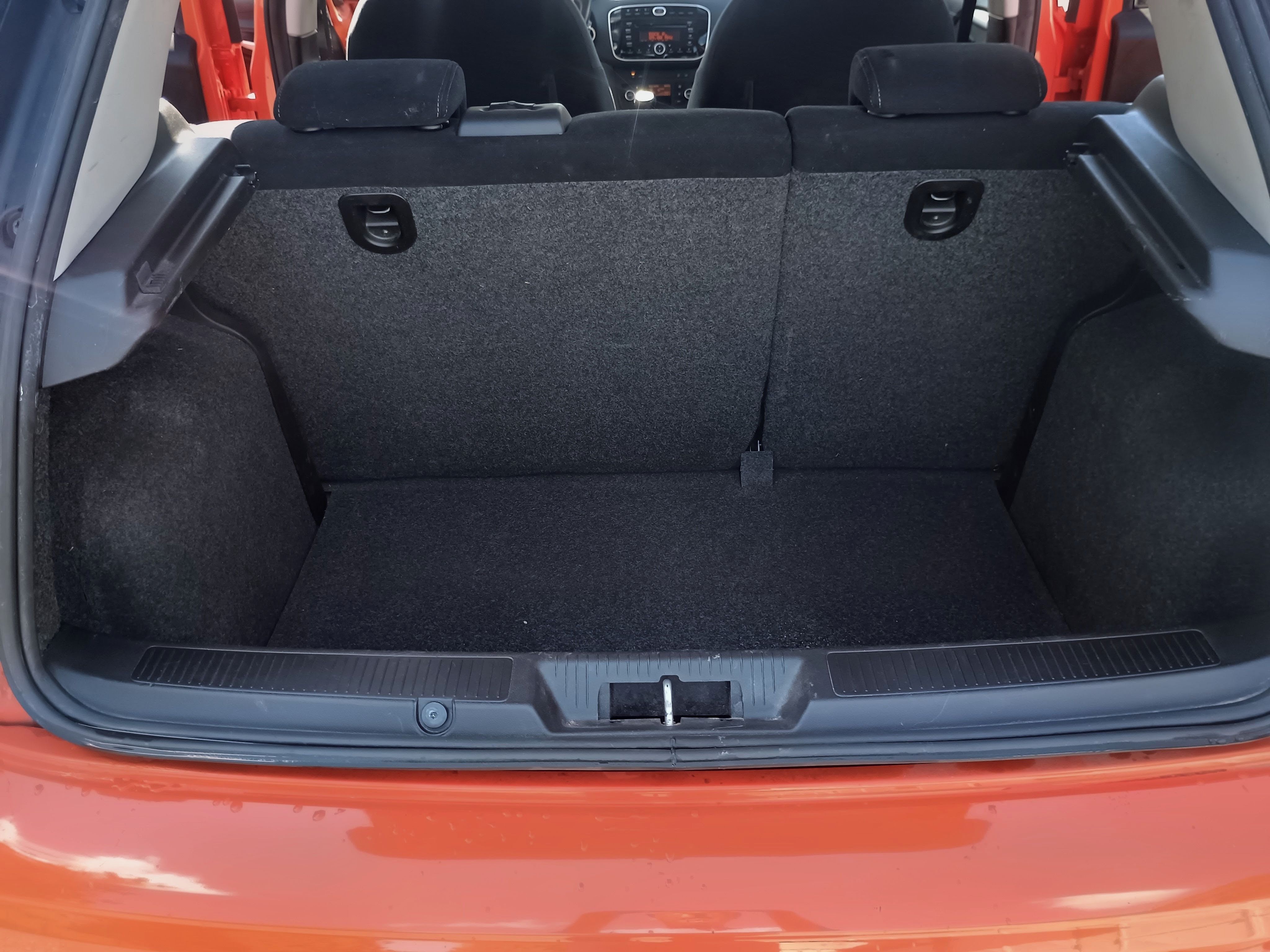 Fiat Punto, Zimní gumy, tažné zařízení - fotka 5