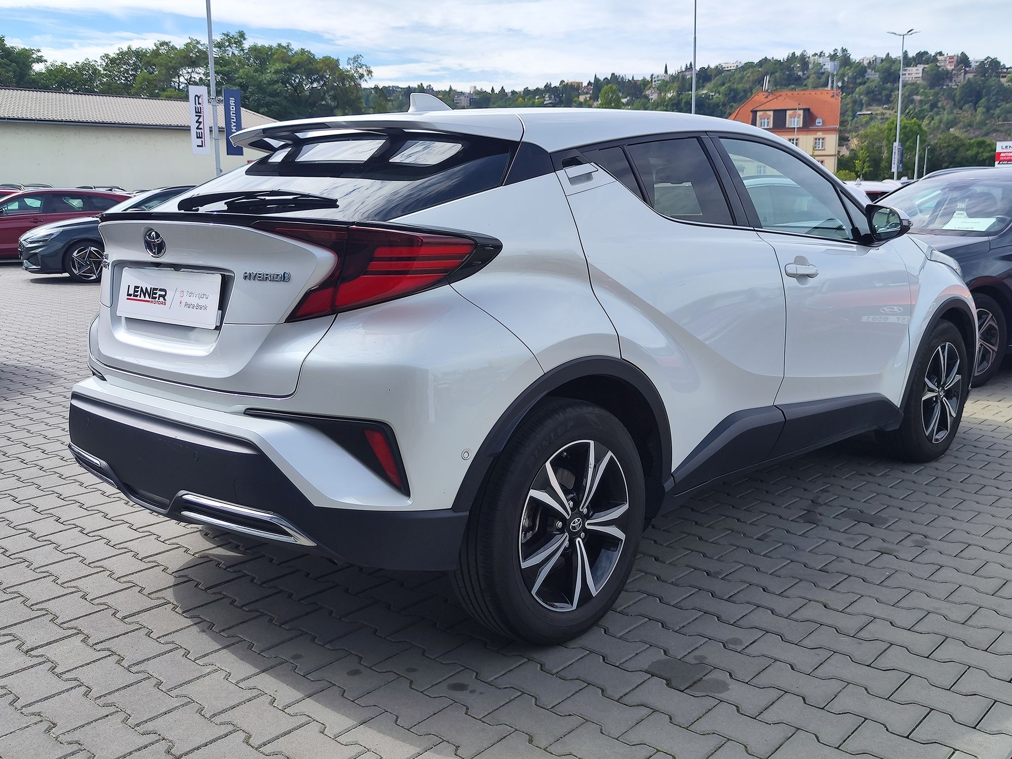 Toyota C-HR, 2.0 HEV/112kW Executive E-CVT - fotka 5