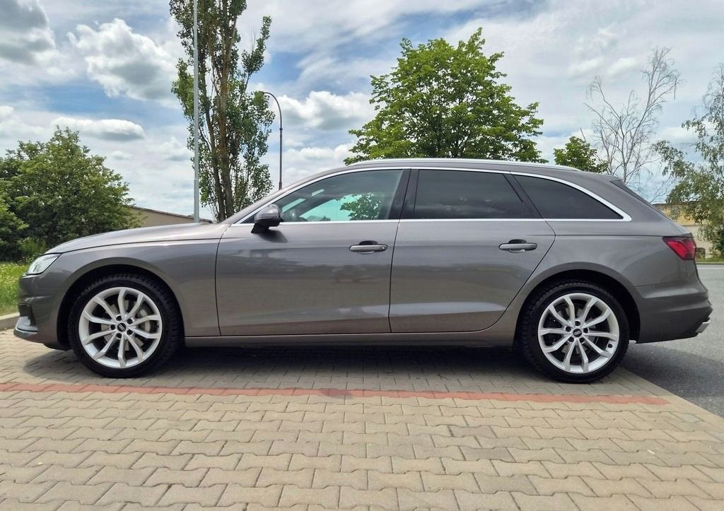 Audi A4 Avant, 40 TDI quattro Stronic Sline - fotka 5