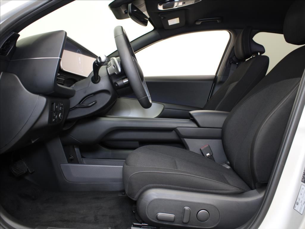 Hyundai Ioniq 6, 77kWh 168kW Smart 29tkm! - fotka 6