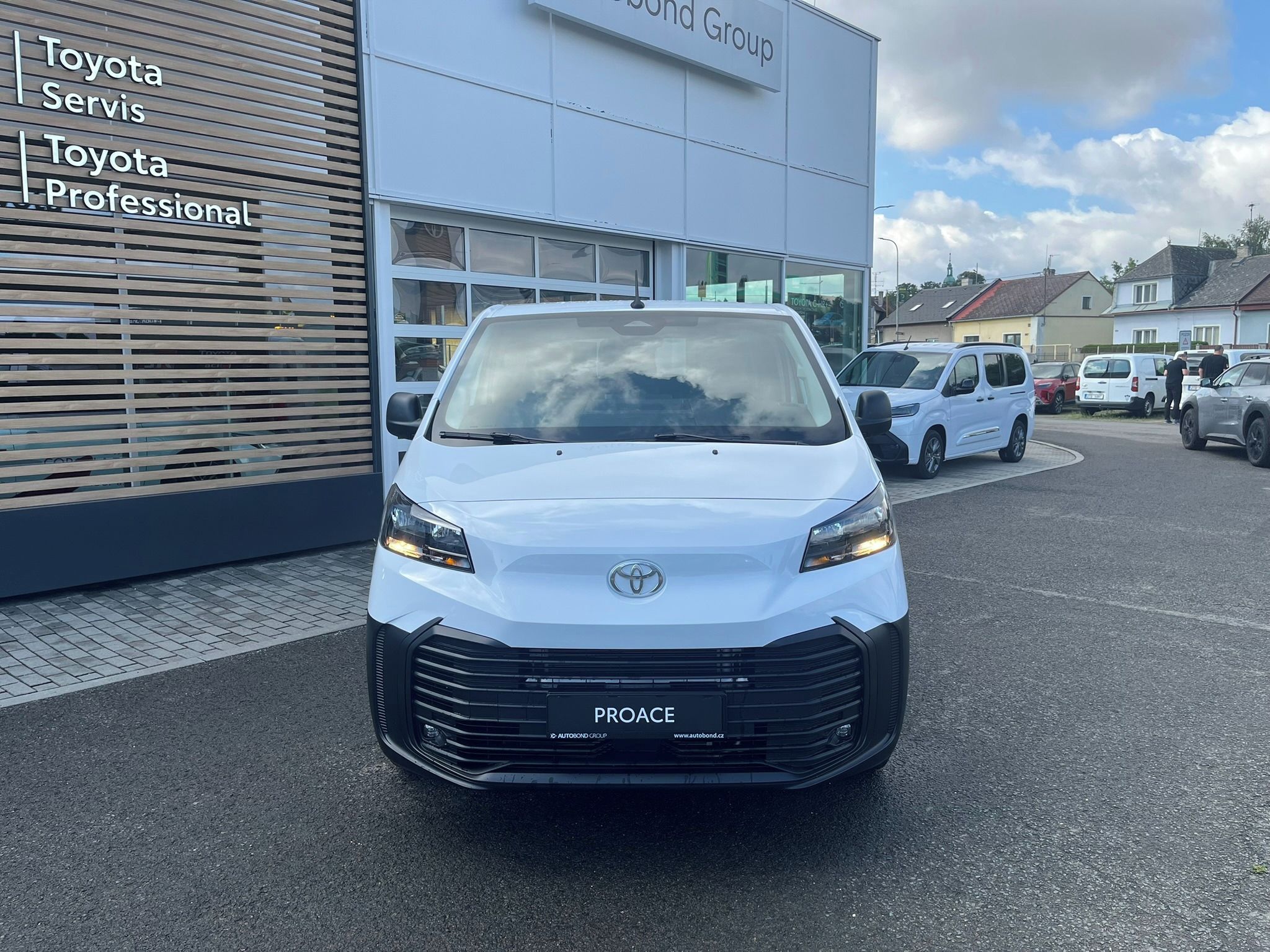 Toyota Proace Verso, 2.2L Combi TAŽNÉ ODNÍMATELNÉ - fotka 2