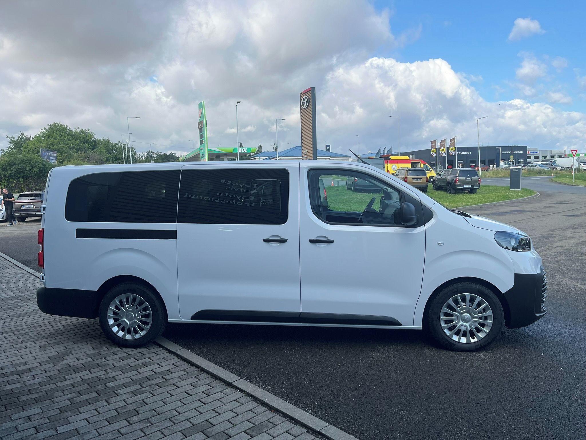 Toyota Proace Verso, 2.2L Combi TAŽNÉ ODNÍMATELNÉ - fotka 4