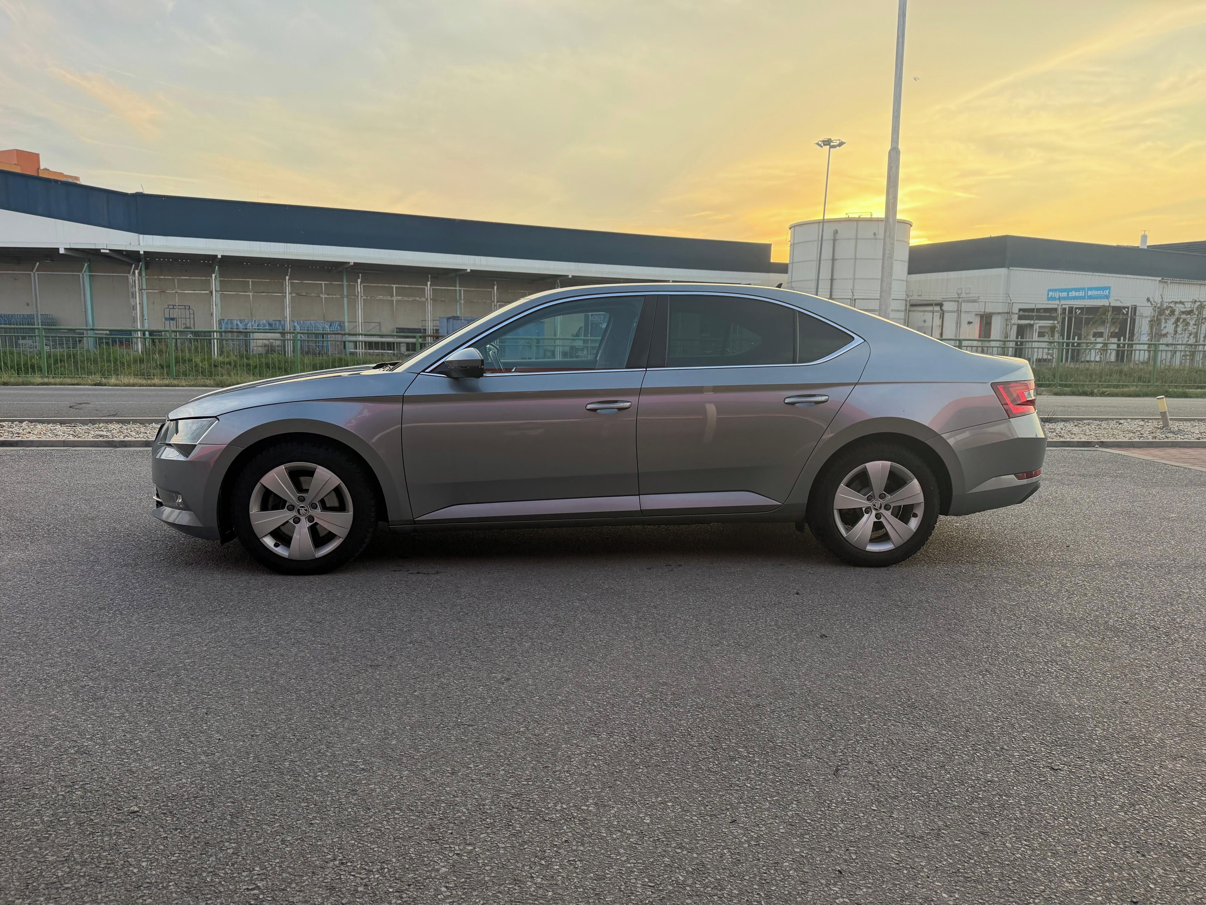 Škoda Superb, DSG, 132 Kw, druhý majitel - fotka 4