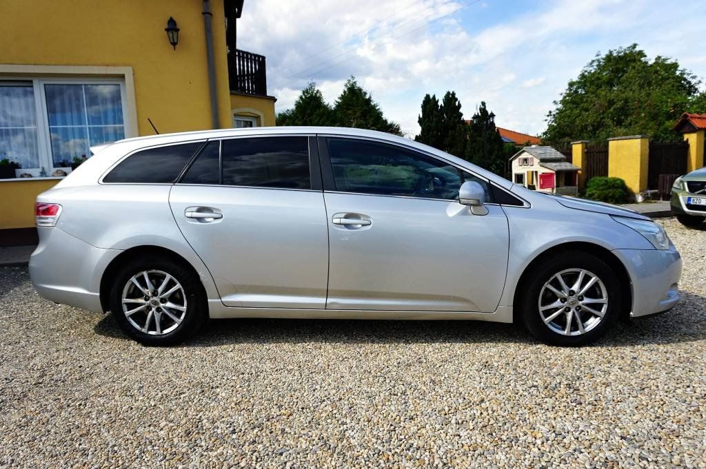Toyota Avensis, 2,0 D-4D 93 kW - fotka 3