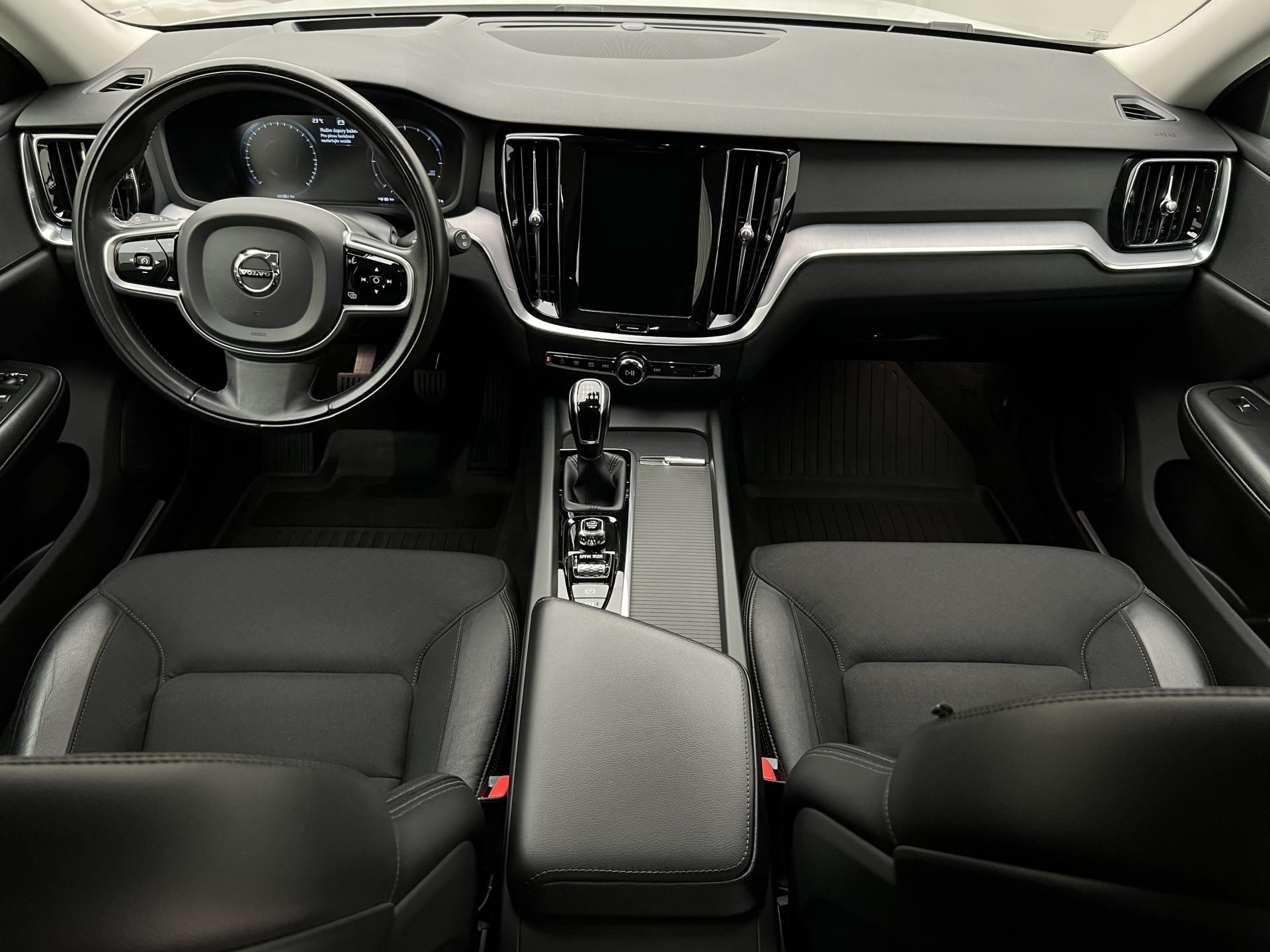 Volvo V60, D3 MOMENTUM MAN - fotka 2