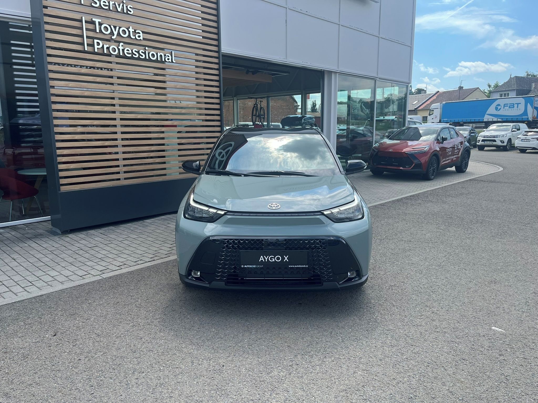 Toyota Aygo, 1.5L HEV Style Smart - fotka 2