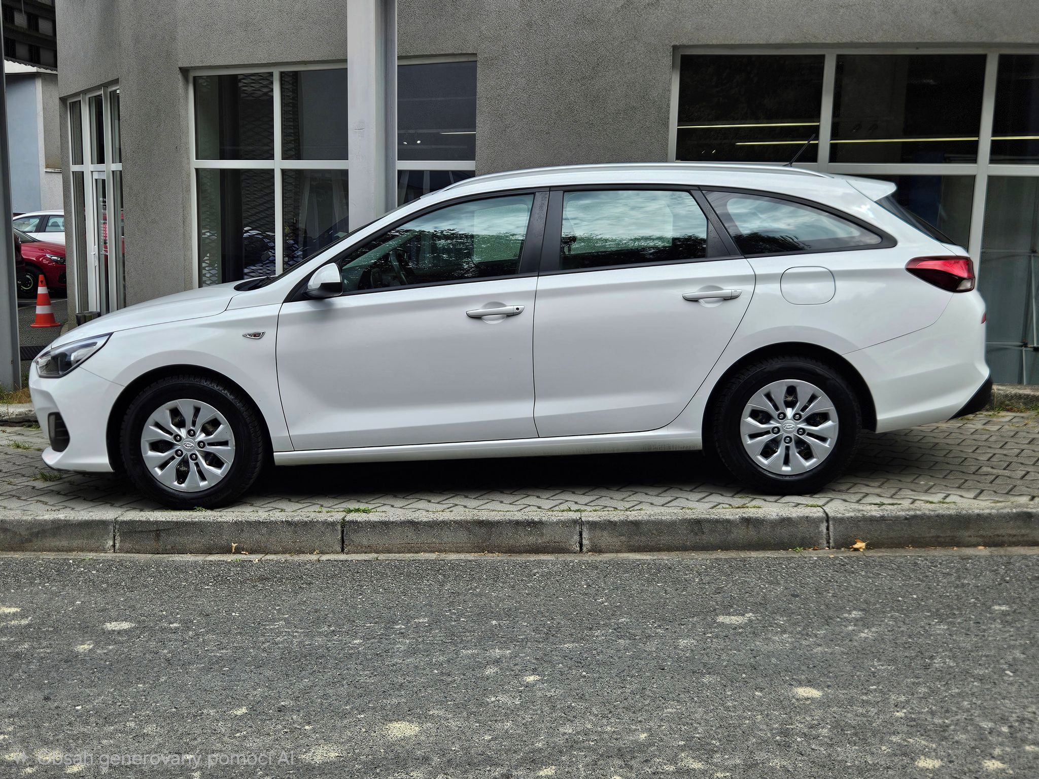 Hyundai i30, 1,4i 73kW, Start Plus, serv.kn - fotka 2