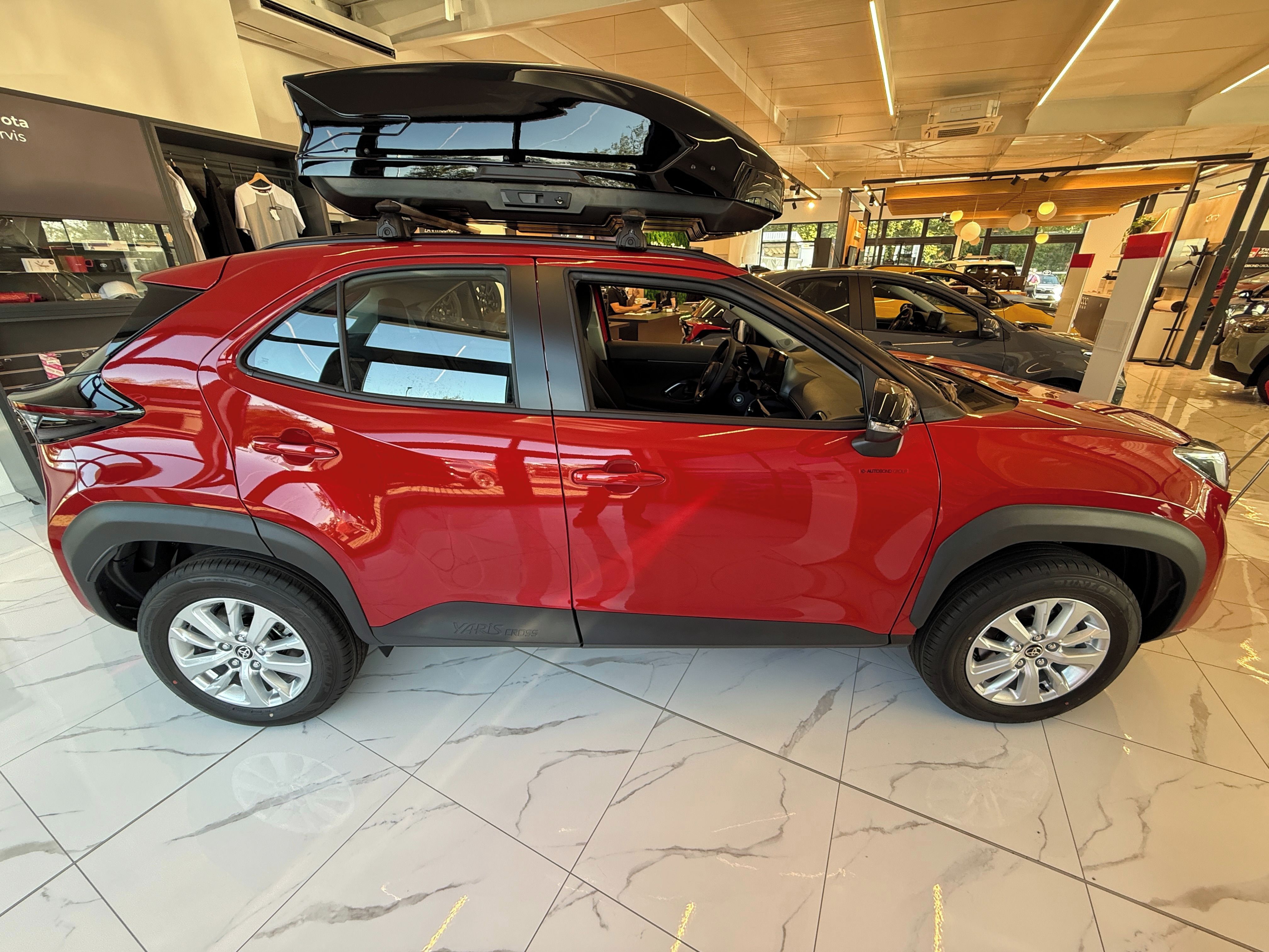 Toyota Yaris Cross, 1.5 HEV COMFORT + zimní kola - fotka 4