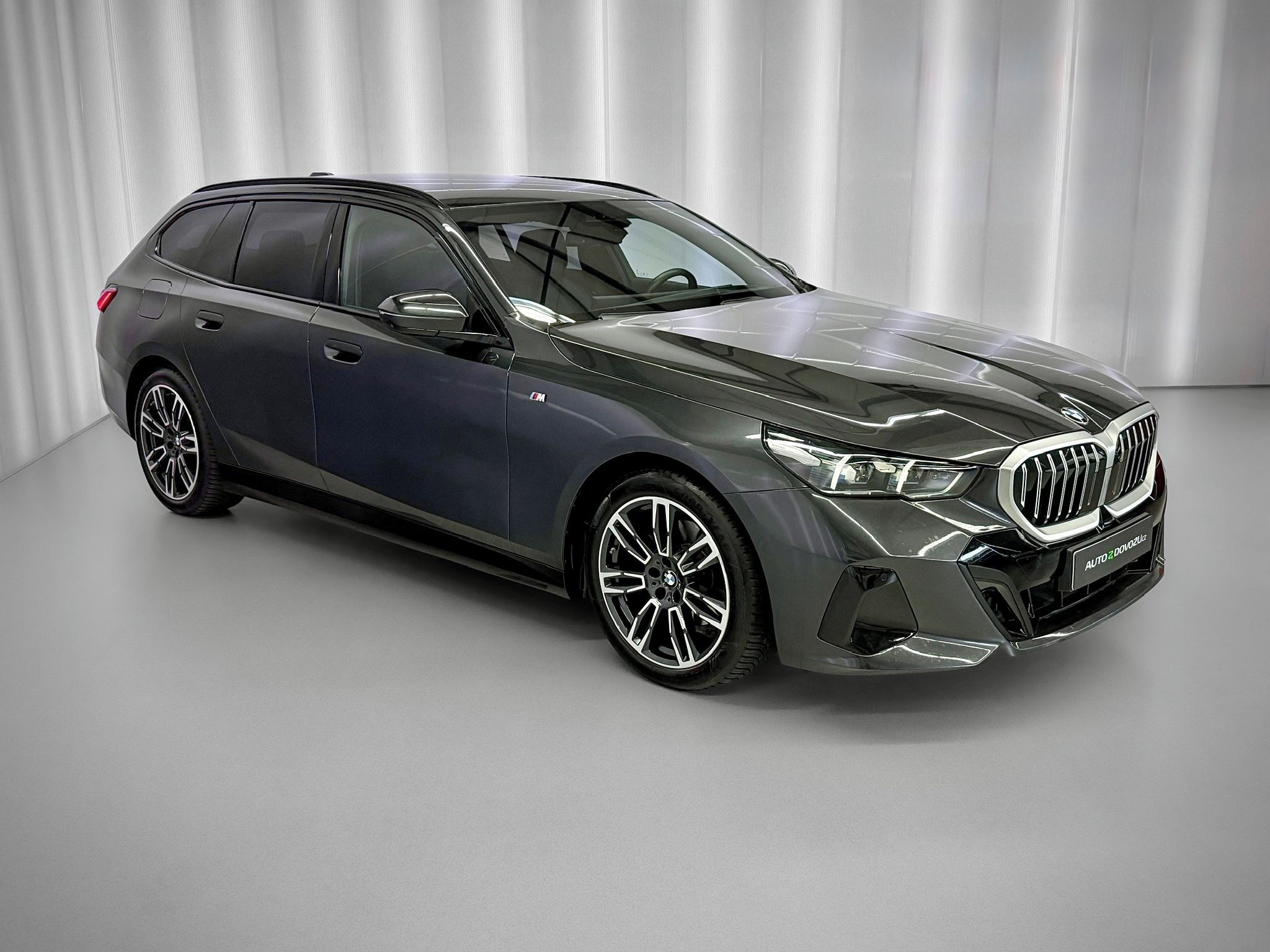 BMW Řada 5, 520d xDrive M-SPORT, HARMAN&KA - fotka 4