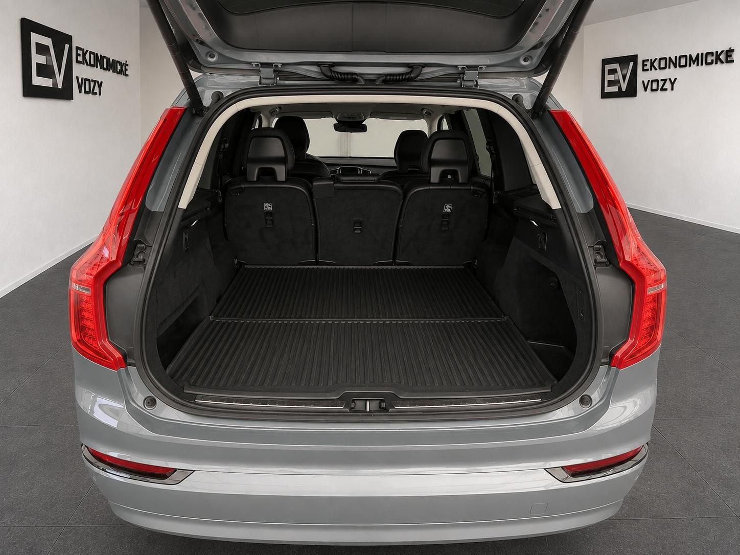 Volvo XC90, B5 ,Diesel Plus Dark Auto - fotka 4