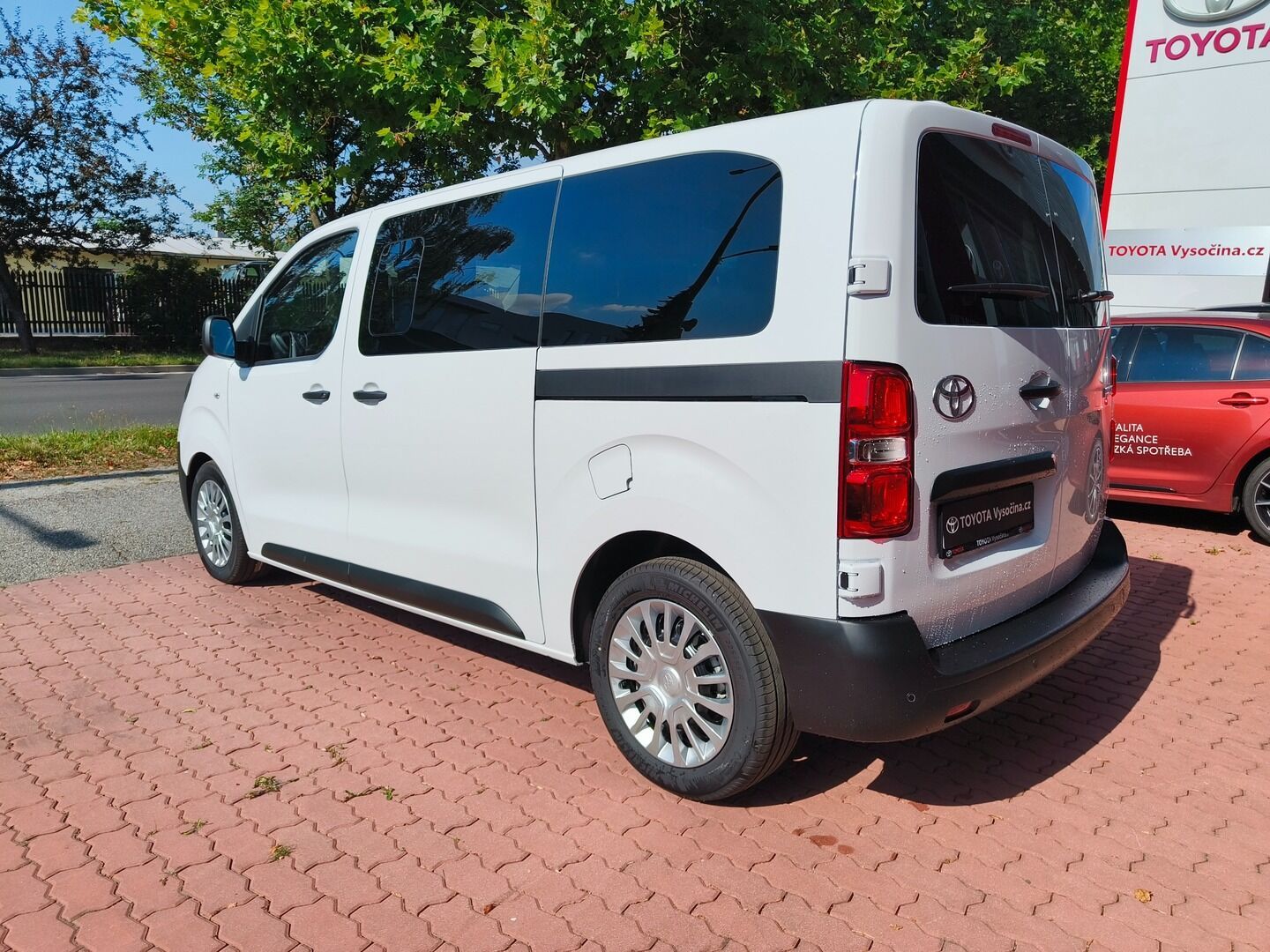 Toyota Proace Verso, L1 krátká - 2.2 150koní manuál - fotka 3