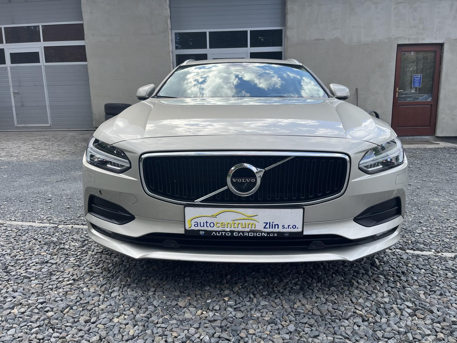 Volvo V90, 2,0 D4 140 Kw 4X4 AUT - fotka 2