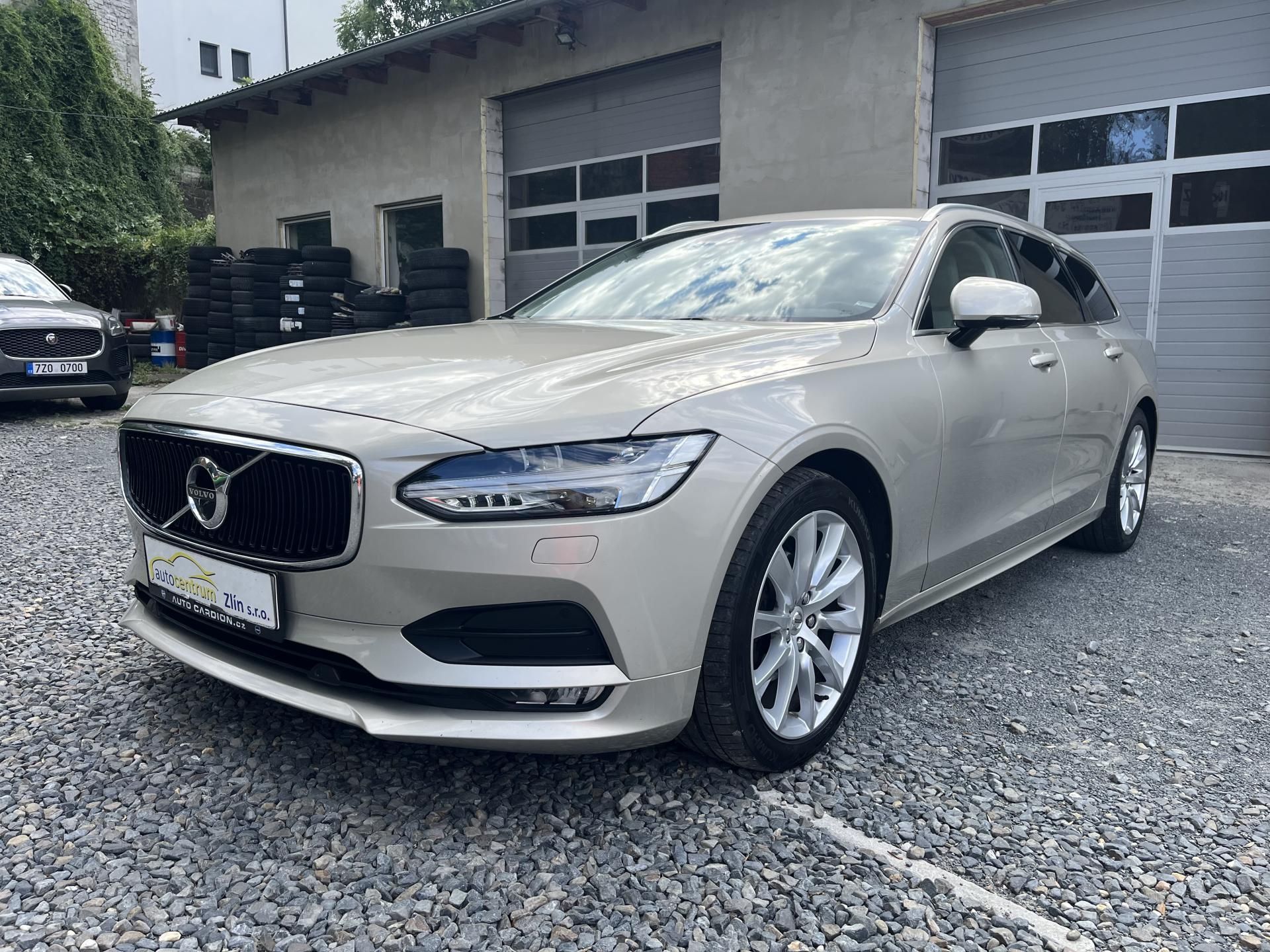 Volvo V90, 2,0 D4 140 Kw 4X4 AUT - fotka 3