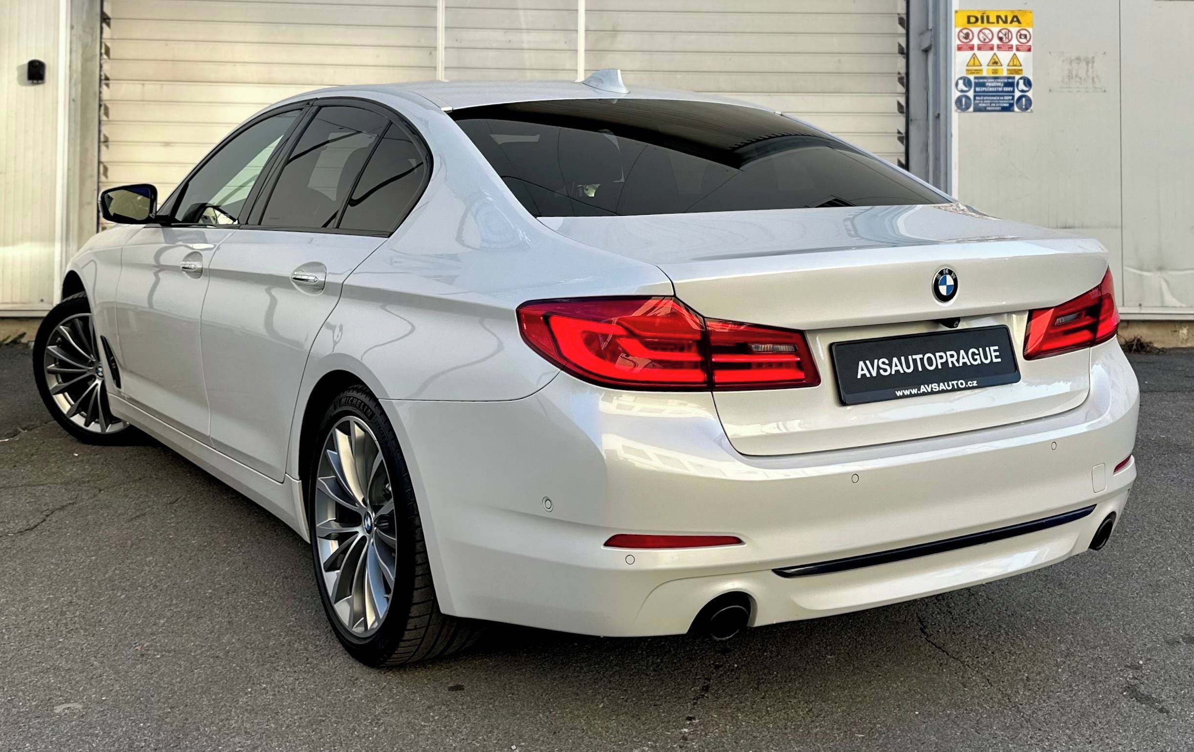 BMW Řada 5, G30 XDRIVE SPORT-LINE SEDAN - fotka 6