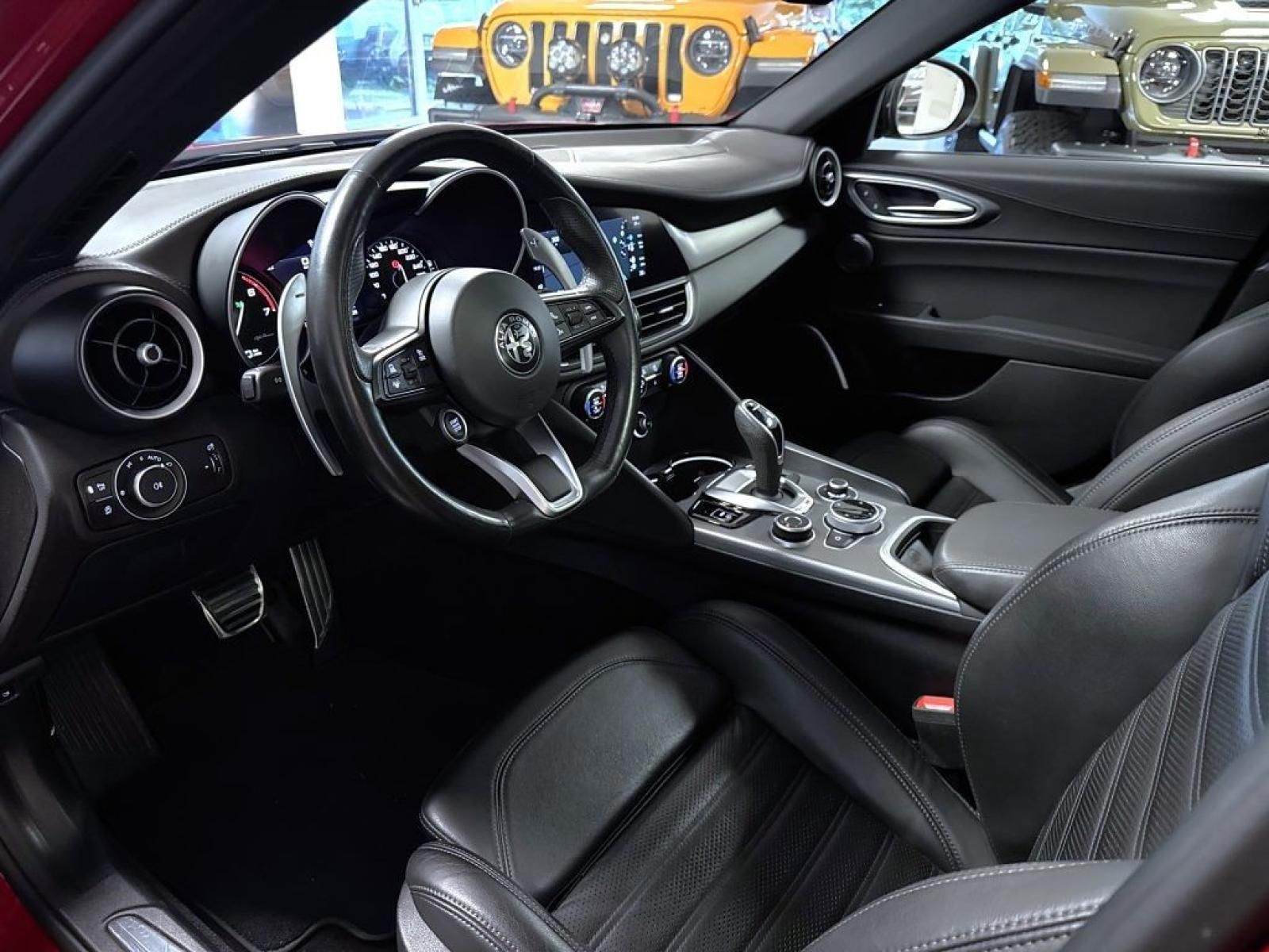 Alfa Romeo Giulia, 2.0T 280k AT8 ZF Q4 4x4 Veloce - fotka 6