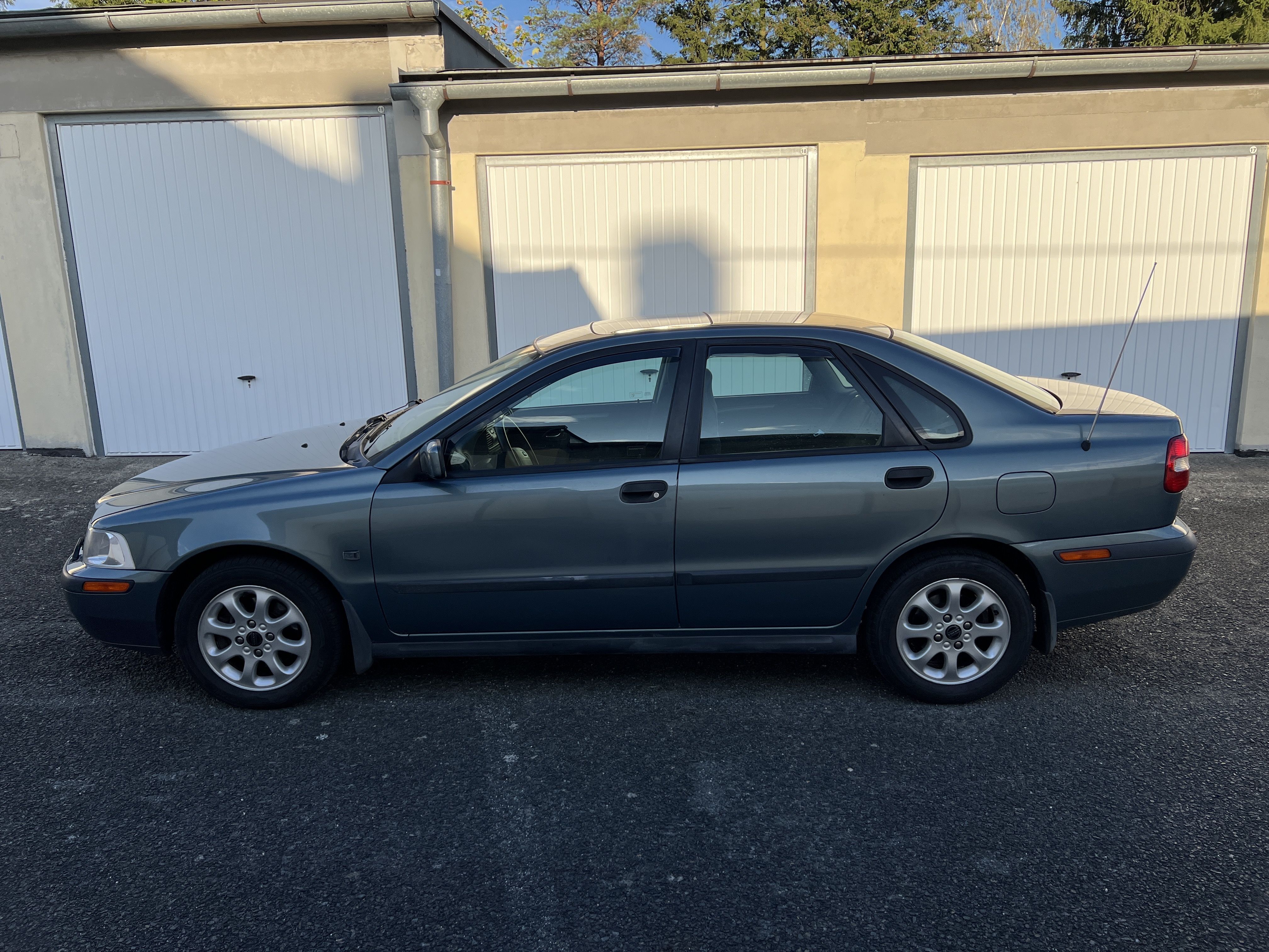 Volvo S40, 2.0i, 100kW - fotka 4