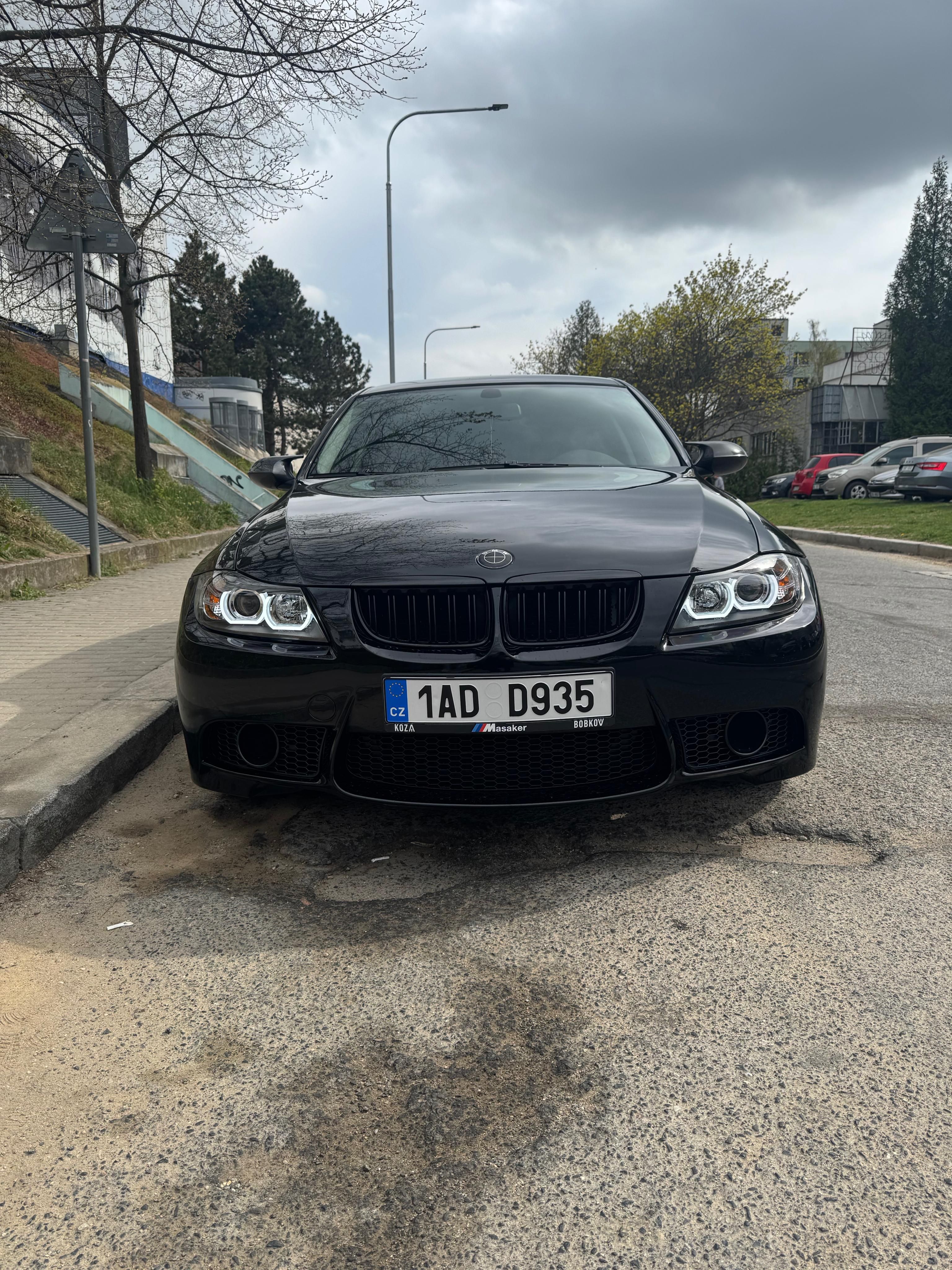 BMW Řada 3, BMW E90 320i