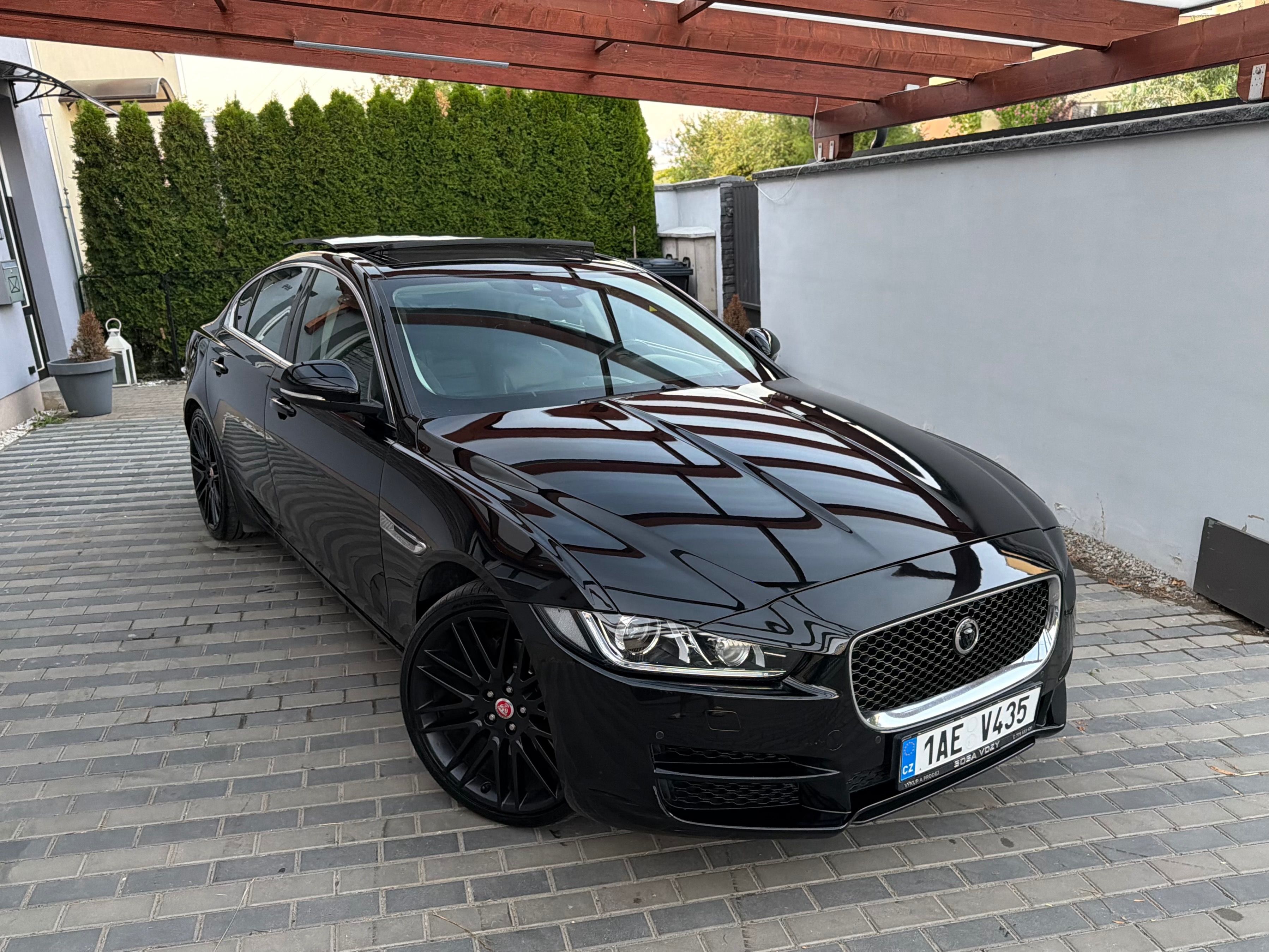 Jaguar XE - fotka 3