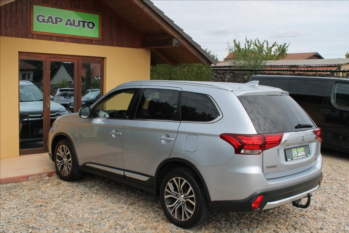 Mitsubishi Outlander, 2.2 DI-D 110kW 4X4 7-MÍST DPH - fotka 4