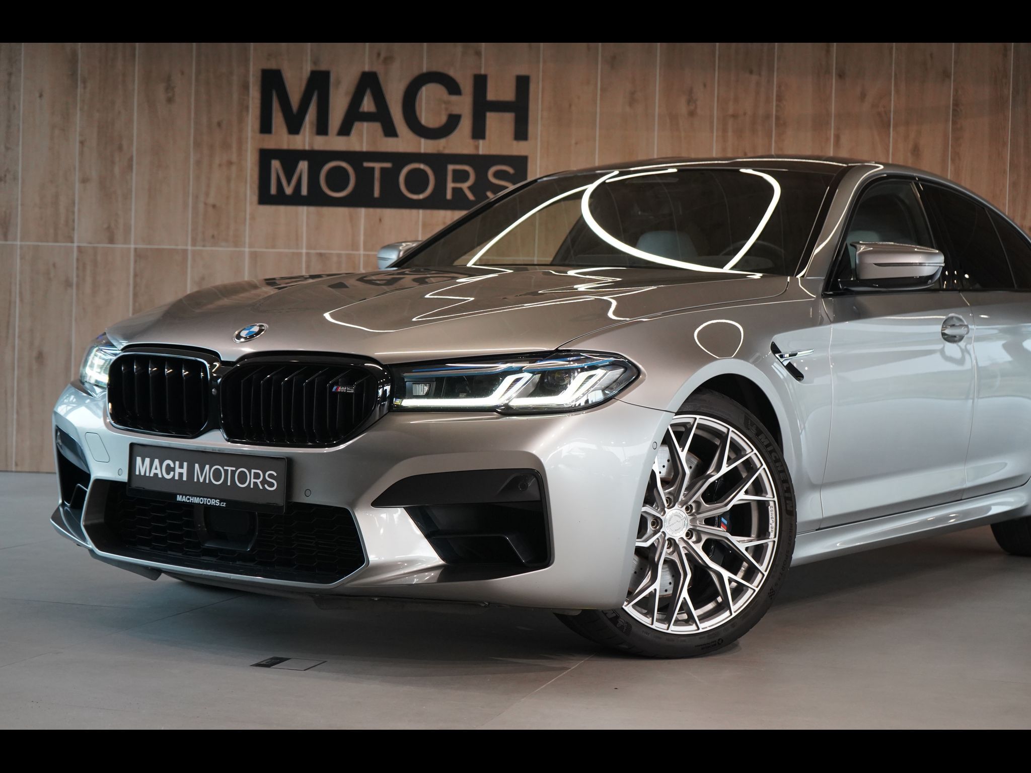 BMW M5, Masáž, Ventilace, H/K, Head-up - fotka 2