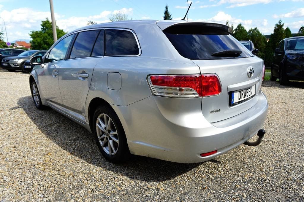 Toyota Avensis, 2,0 D-4D 93 kW - fotka 6
