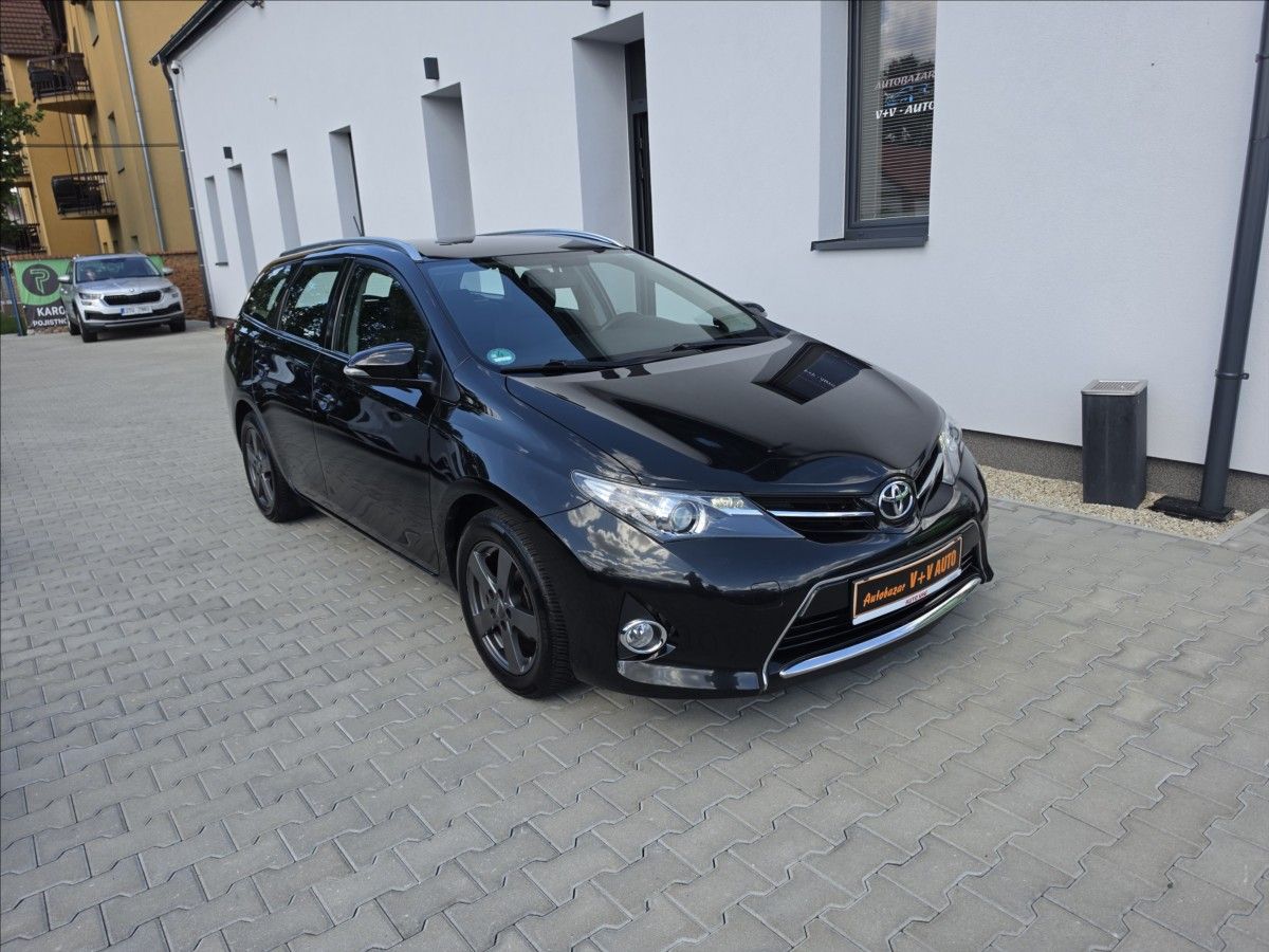 Toyota Auris, 1,6 97 KW Automat kamera navi