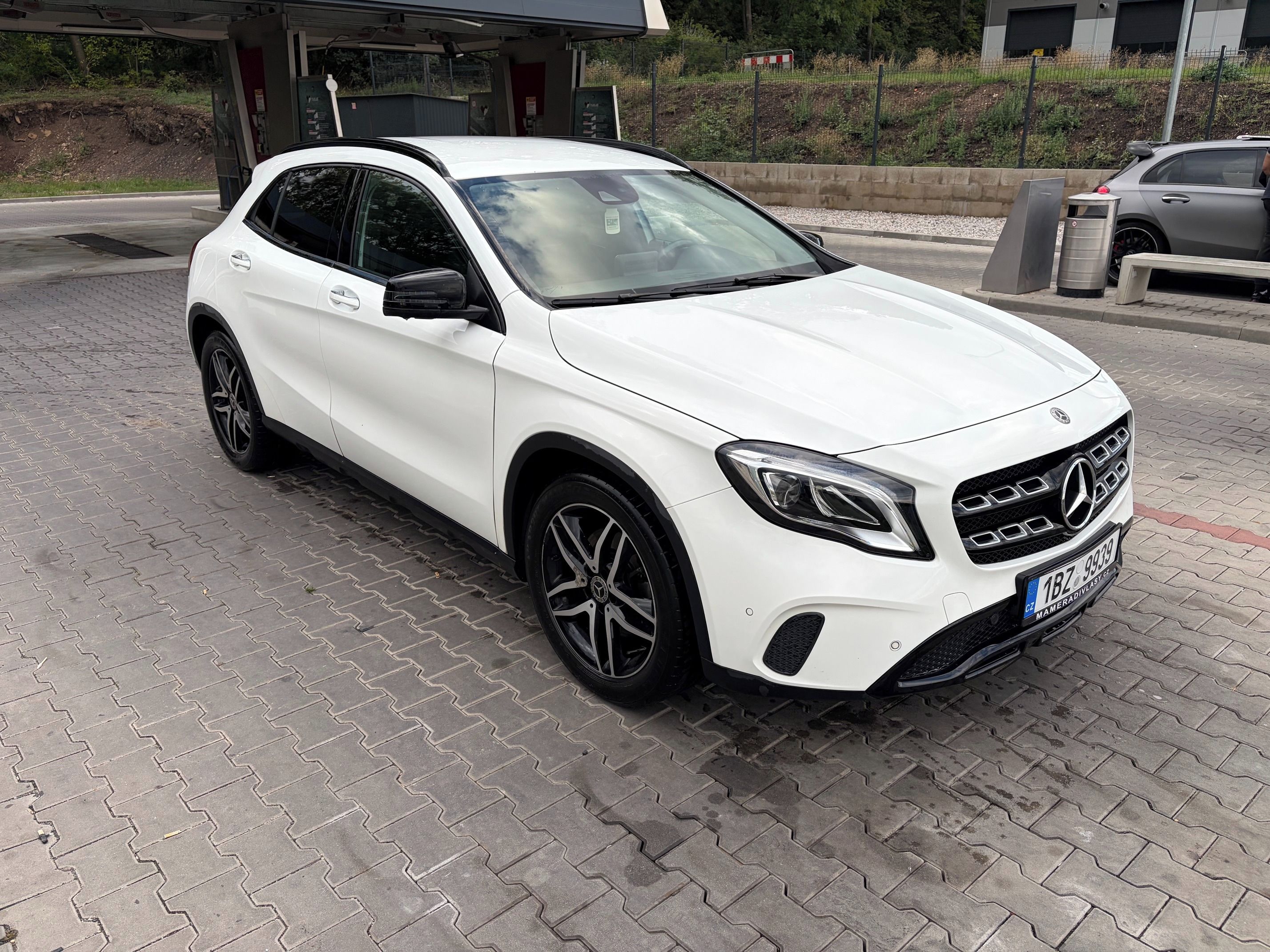 Mercedes-Benz GLA, 220 4matic - fotka 3