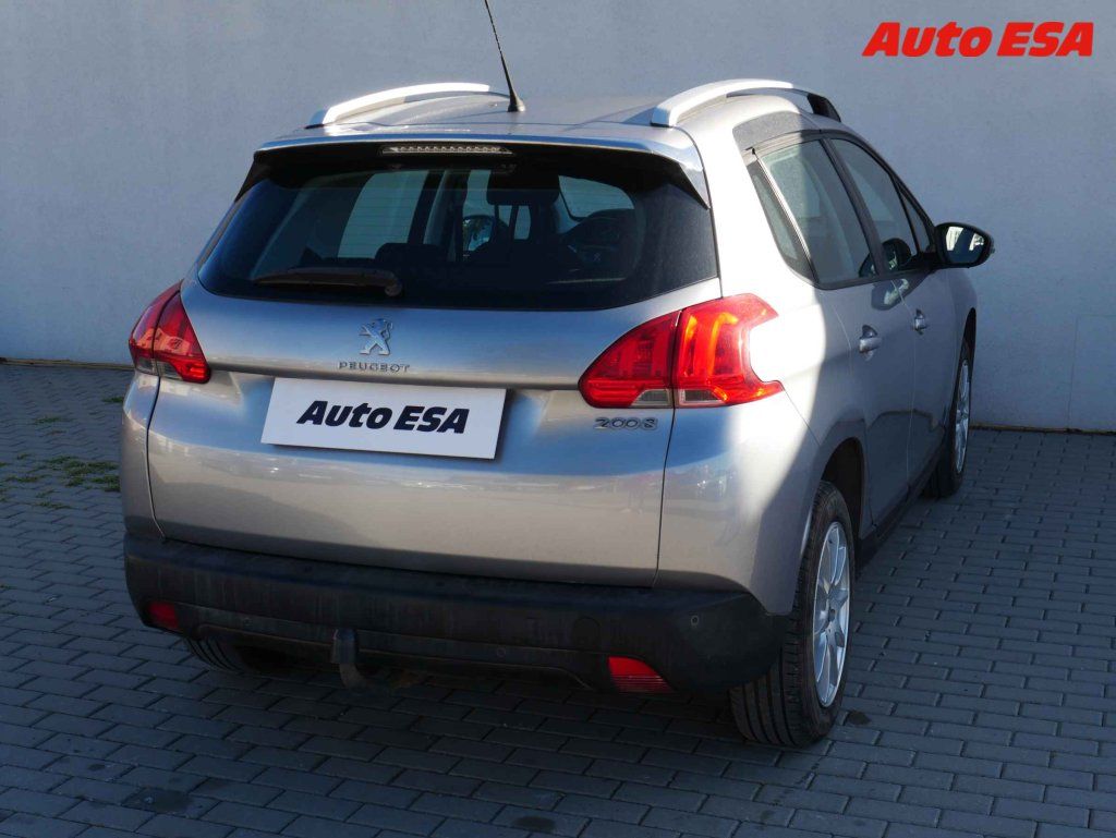 Peugeot 2008, 1.2pt - fotka 4