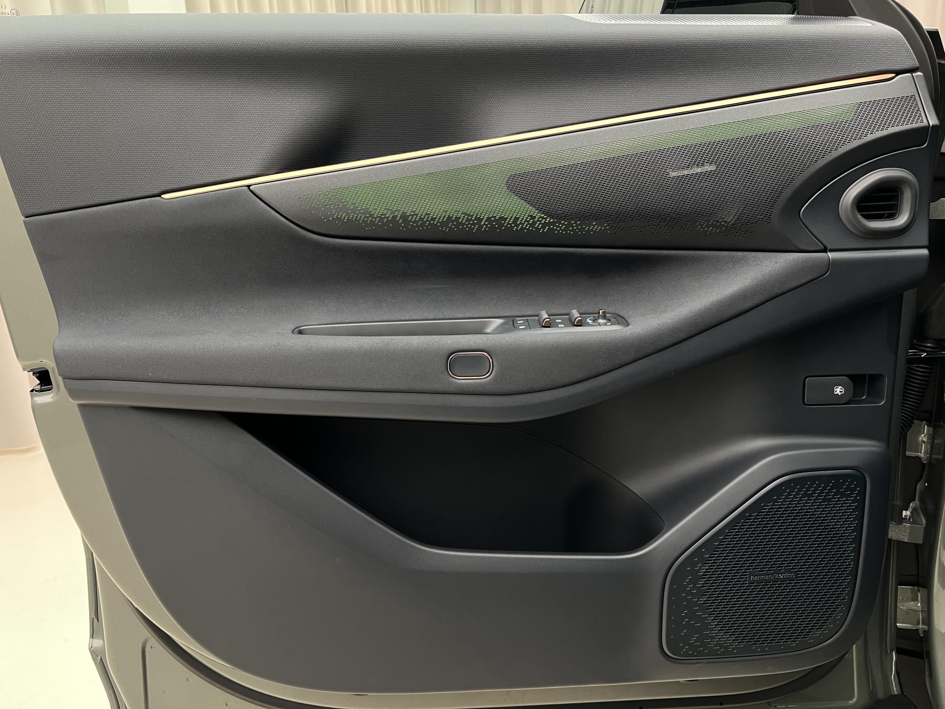 Lynk & Co 08, MORE PHEV - fotka 5