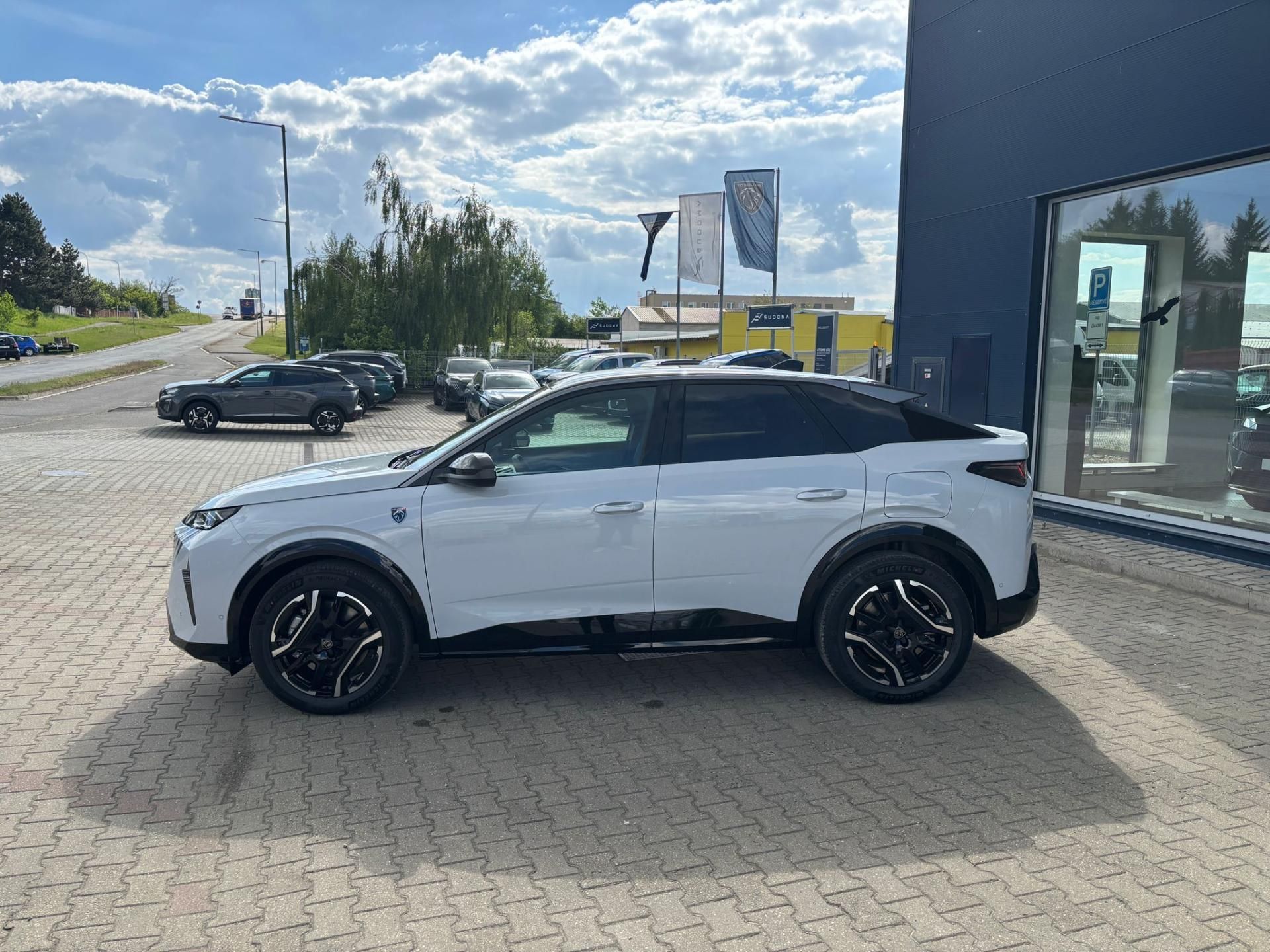 Peugeot 3008, GT Elektromotor 210 k / 73 kWh - fotka 4