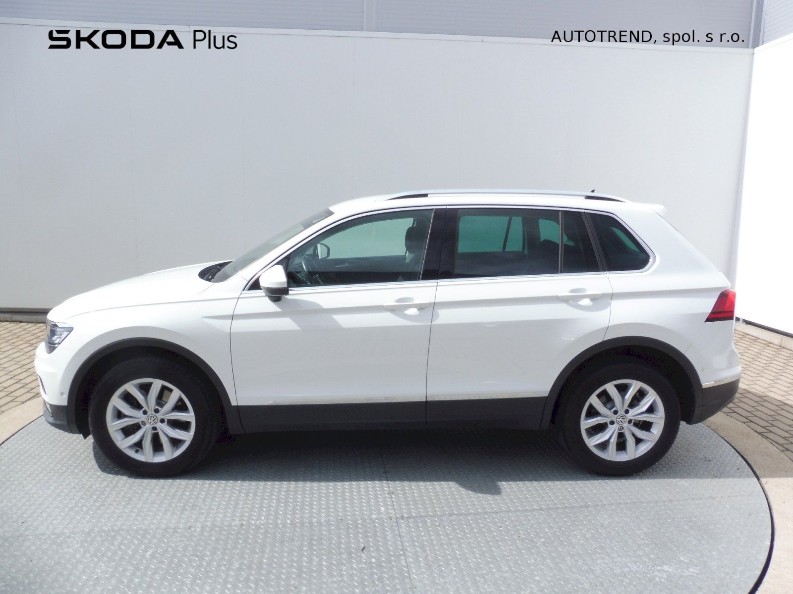 Volkswagen Tiguan, Highline 2,0 TDI 140kW DSG 4MO - fotka 3