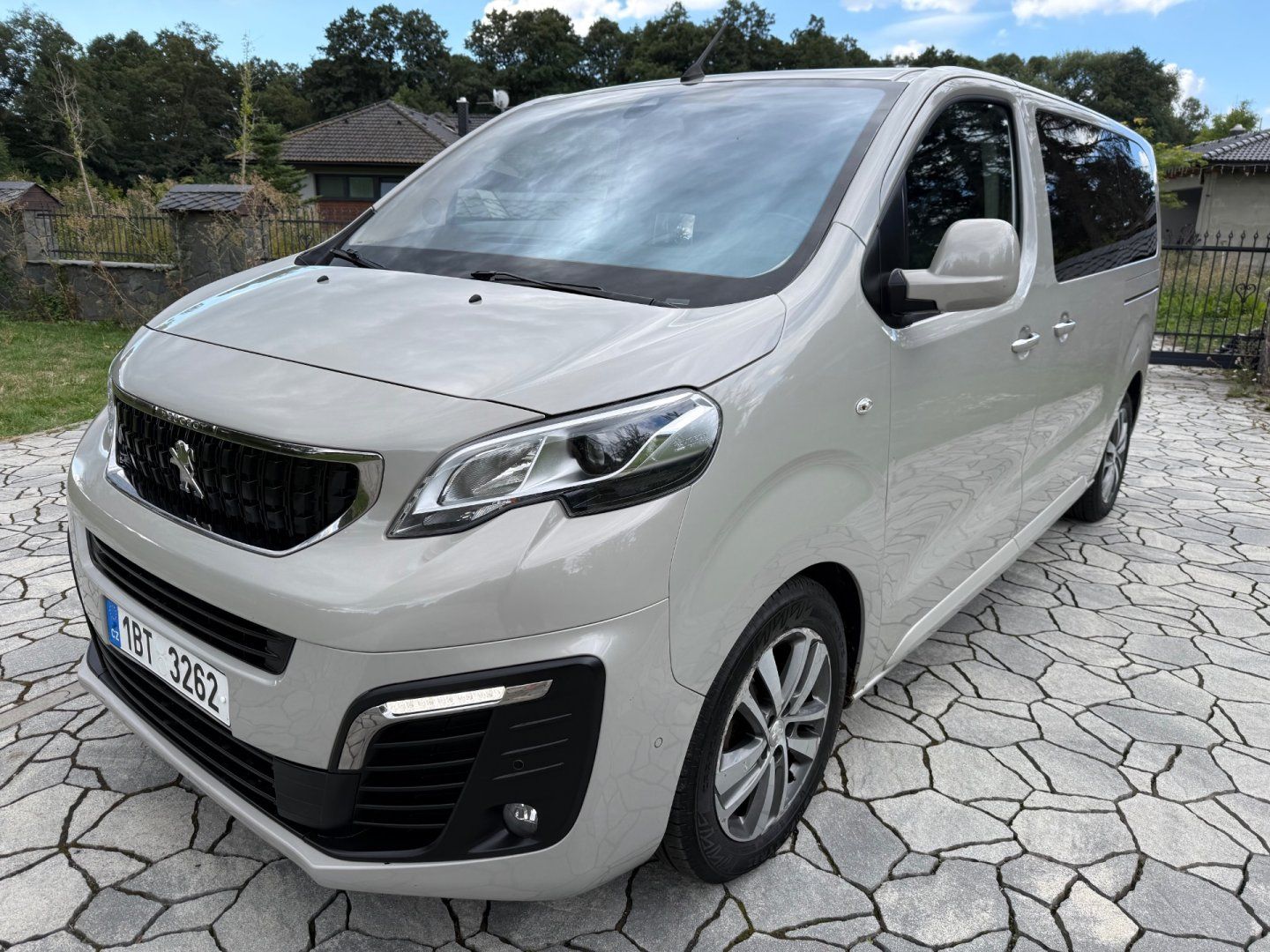 Peugeot Traveller, 2.0HDI 130kW 8MÍST BUSINESS - fotka 3